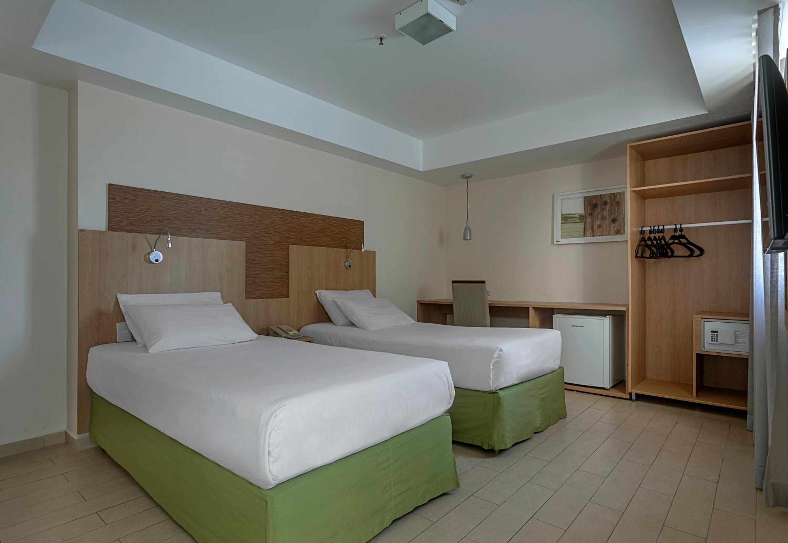 Adapted Standard Twin Room photo 3