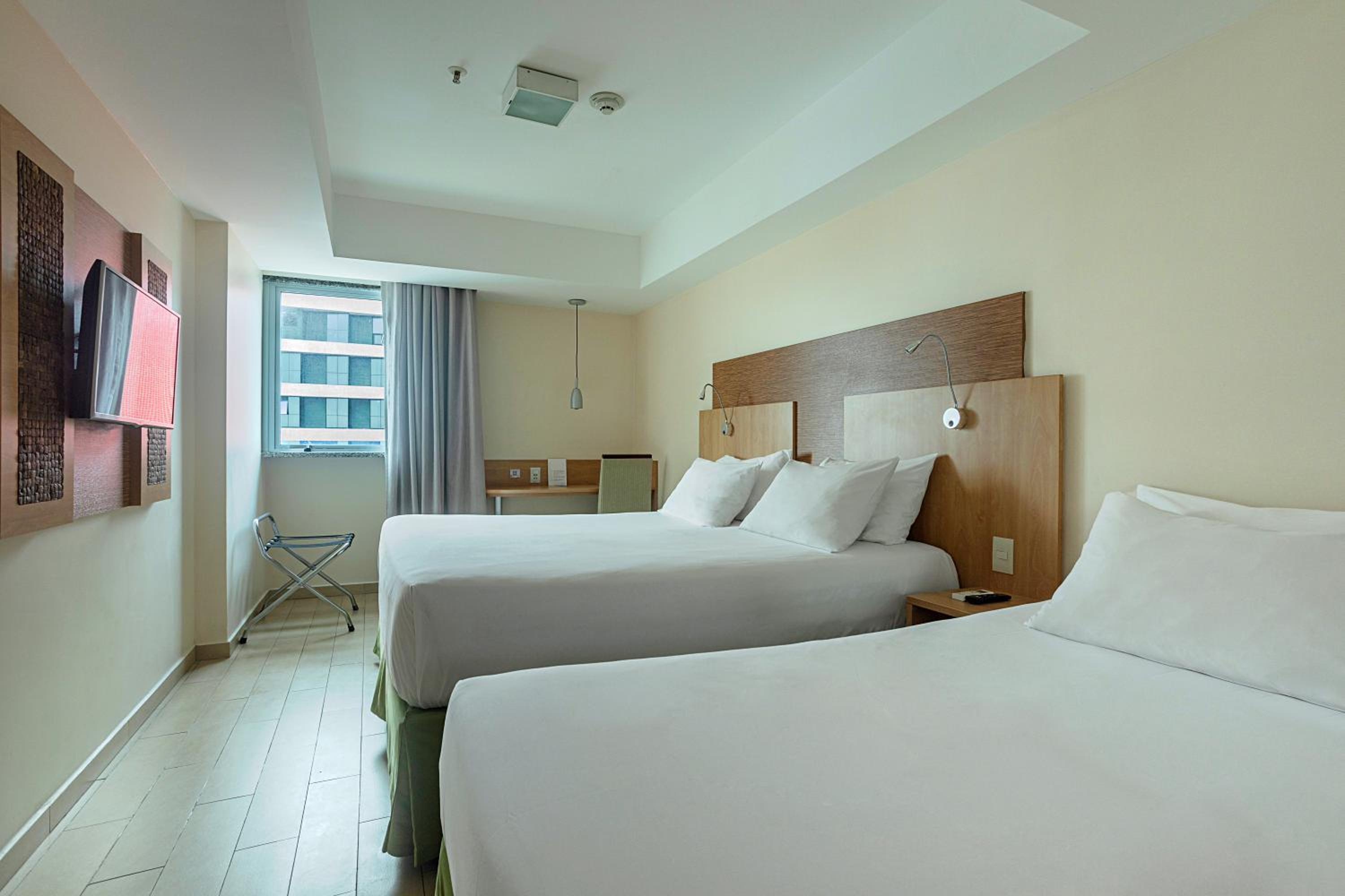 Standard Room with One Double Bed and One Single Bed photo 3