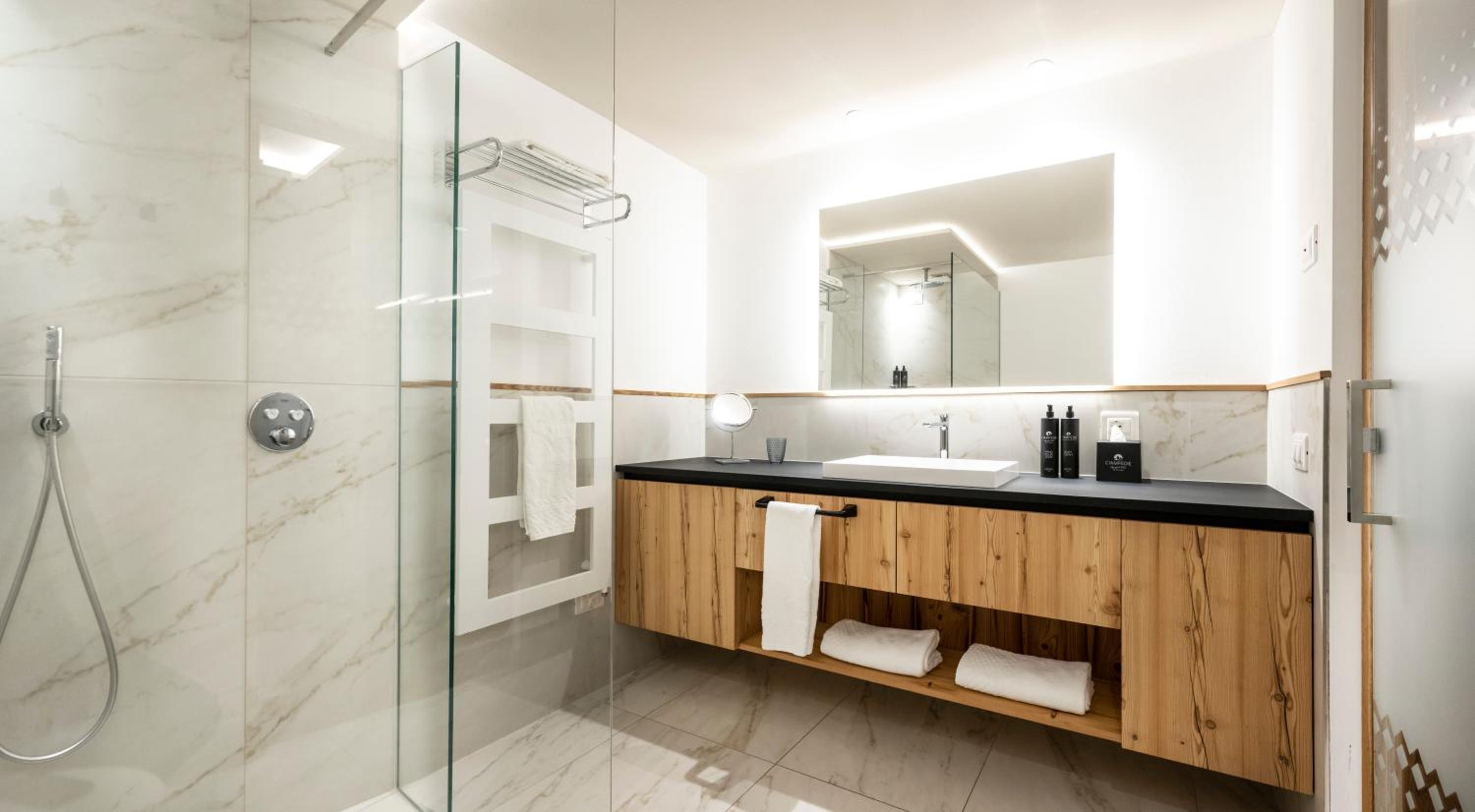 Deluxe Double or Twin Room - Photo 3