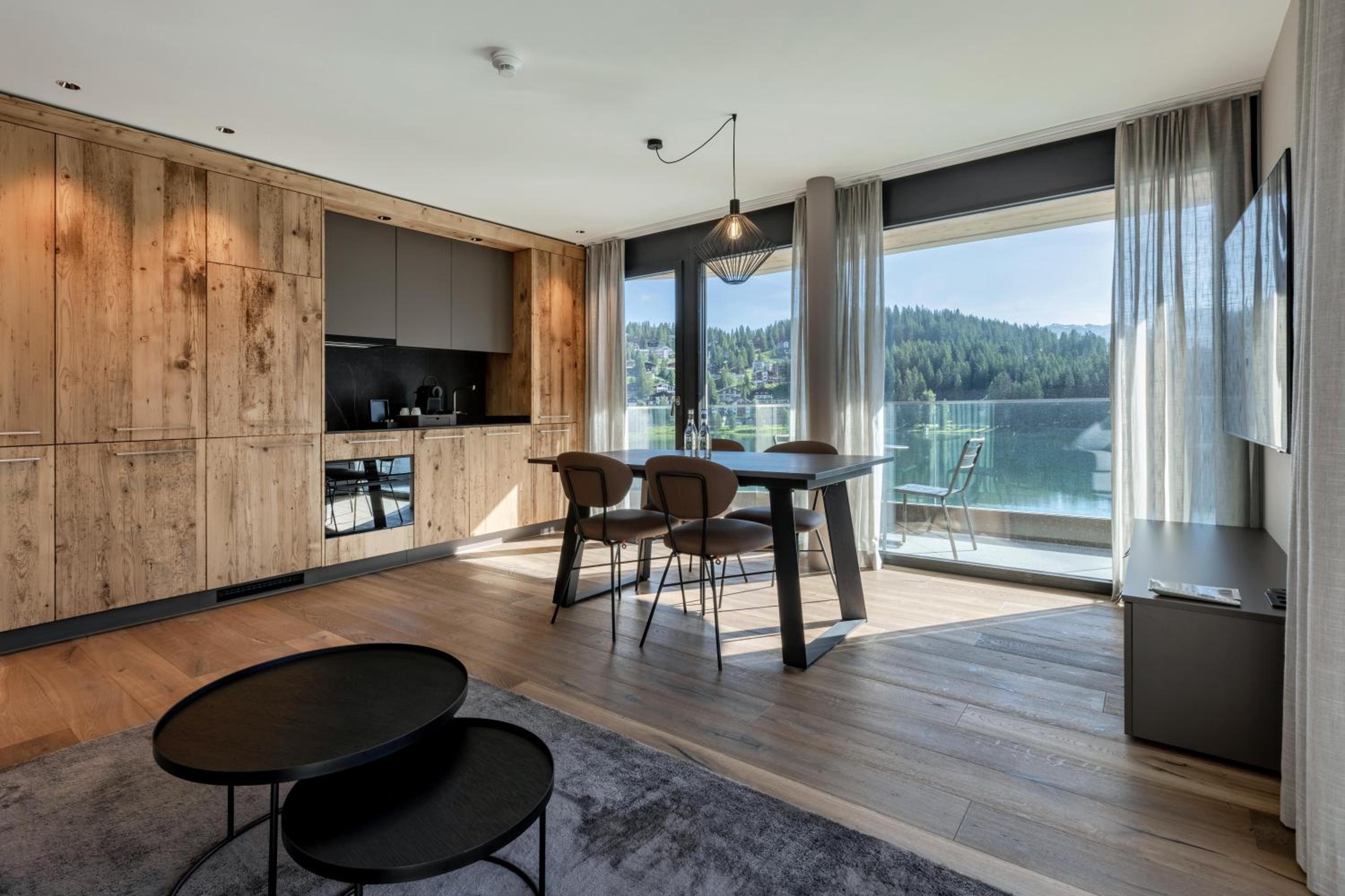 Lake View 1-Bedroom Suite photo 2