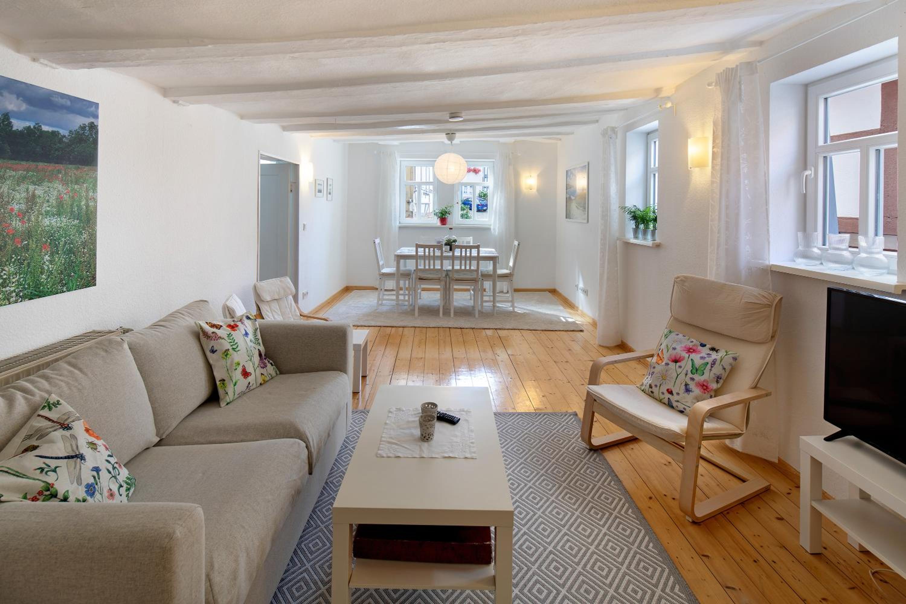 Three-Bedroom Apartment with Mountain View photo 1