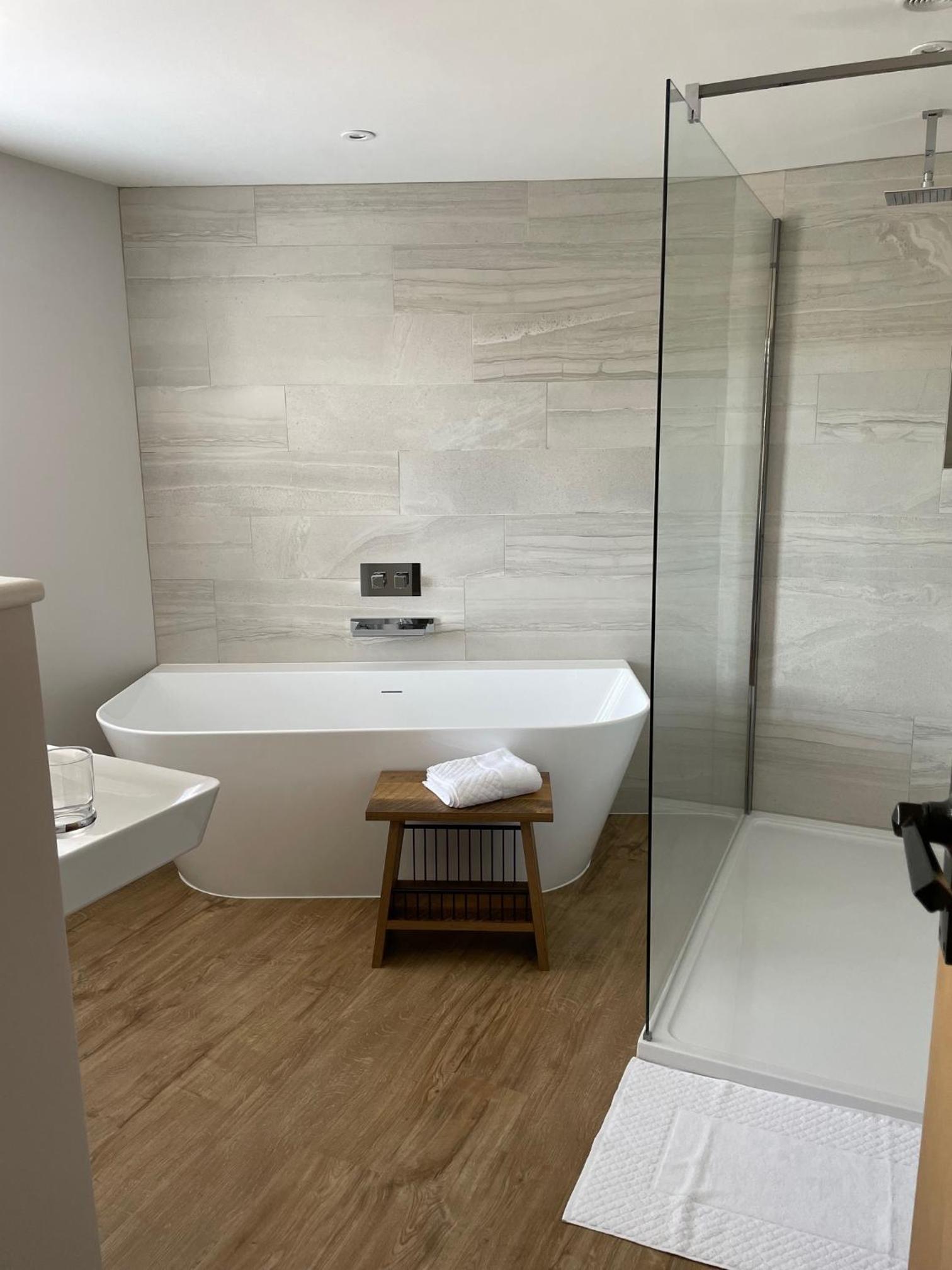 Deluxe King Room photo 2