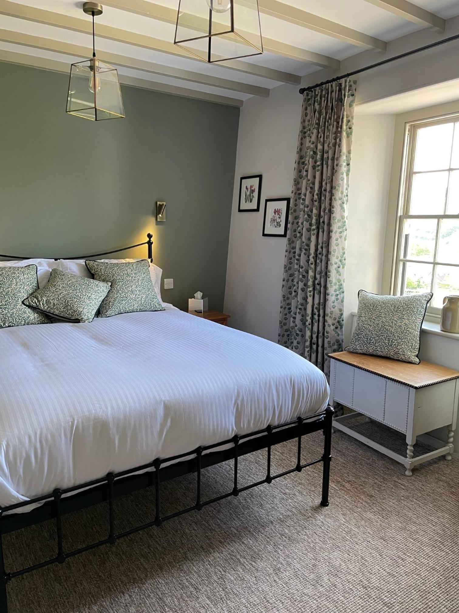 Deluxe King Room photo 1