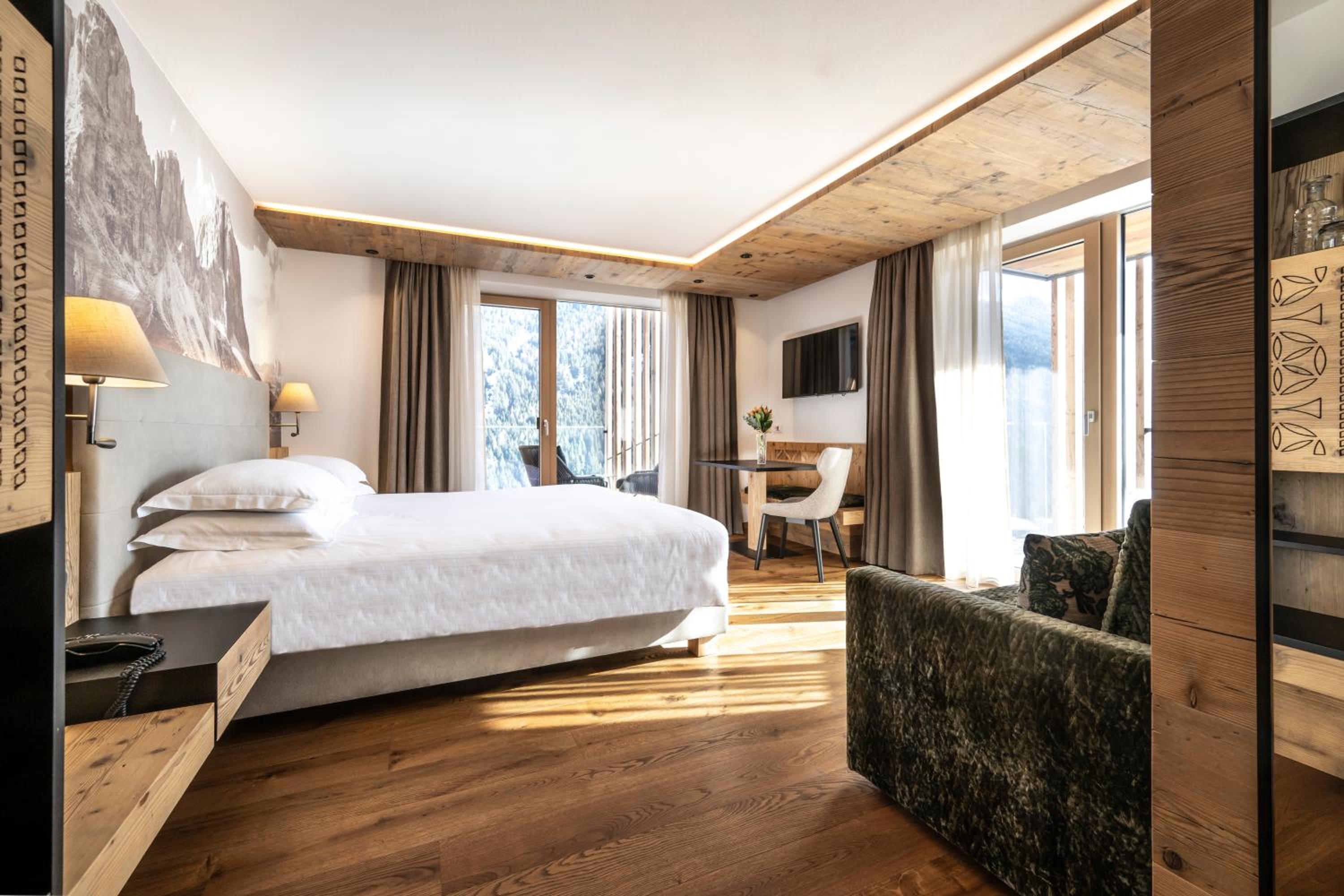 Junior Suite with Mountain View - Photo 2