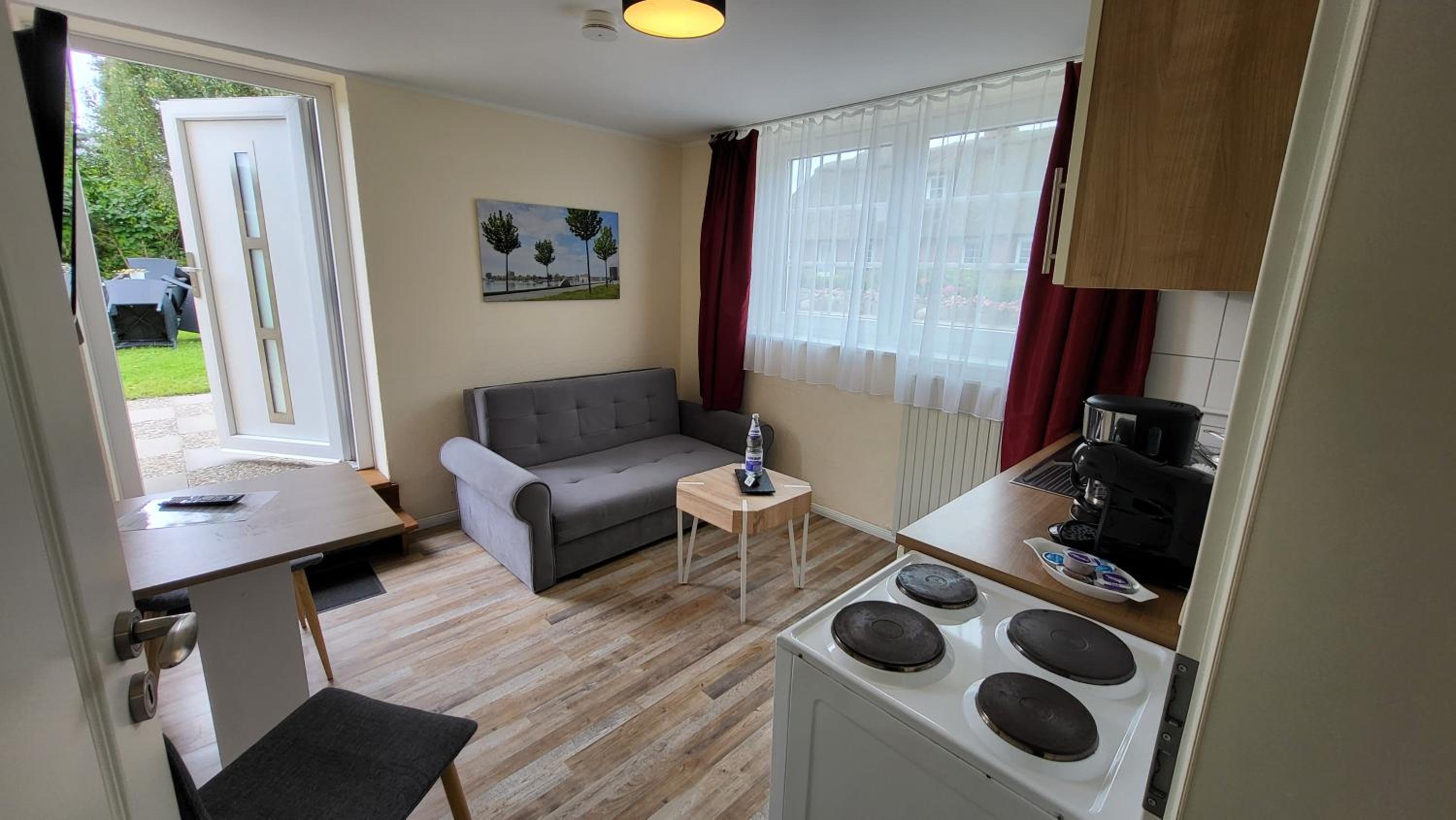 One-Bedroom Apartment photo 2