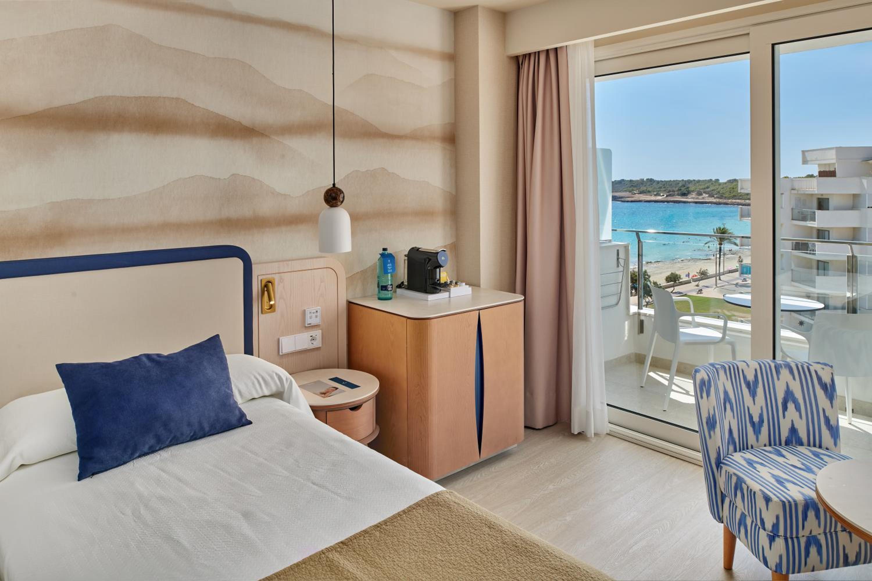 Habitación Doble con Vista a la Piscina