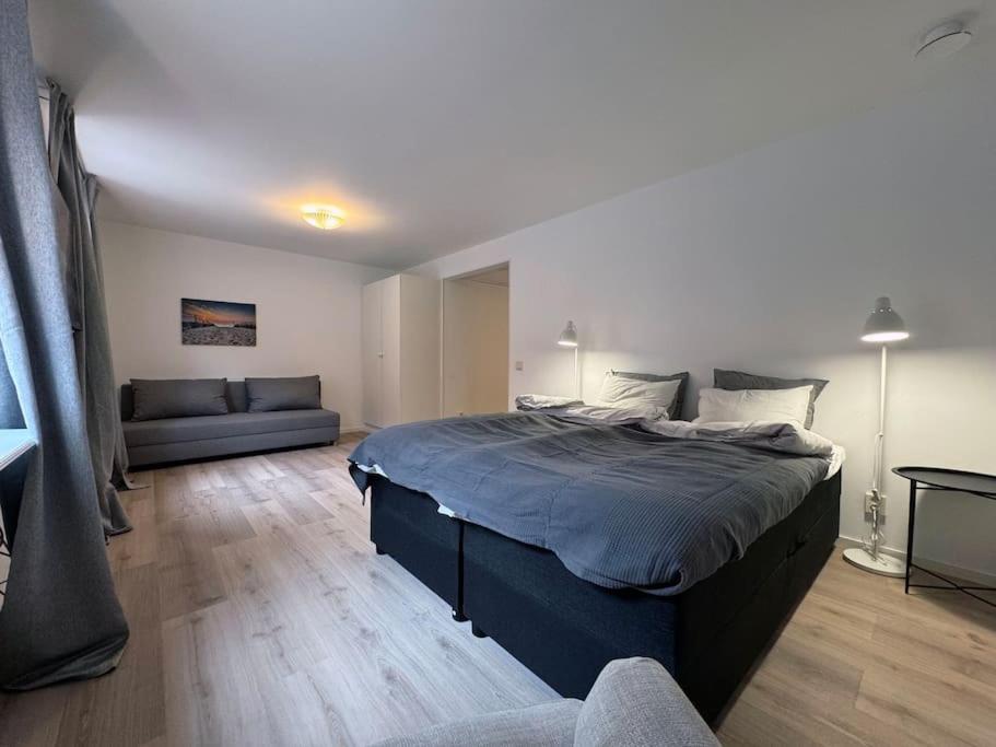 One-Bedroom Apartment photo 1