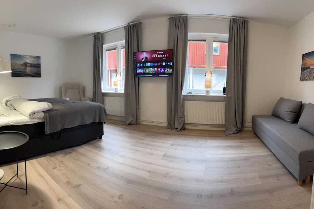 One-Bedroom Apartment photo 2