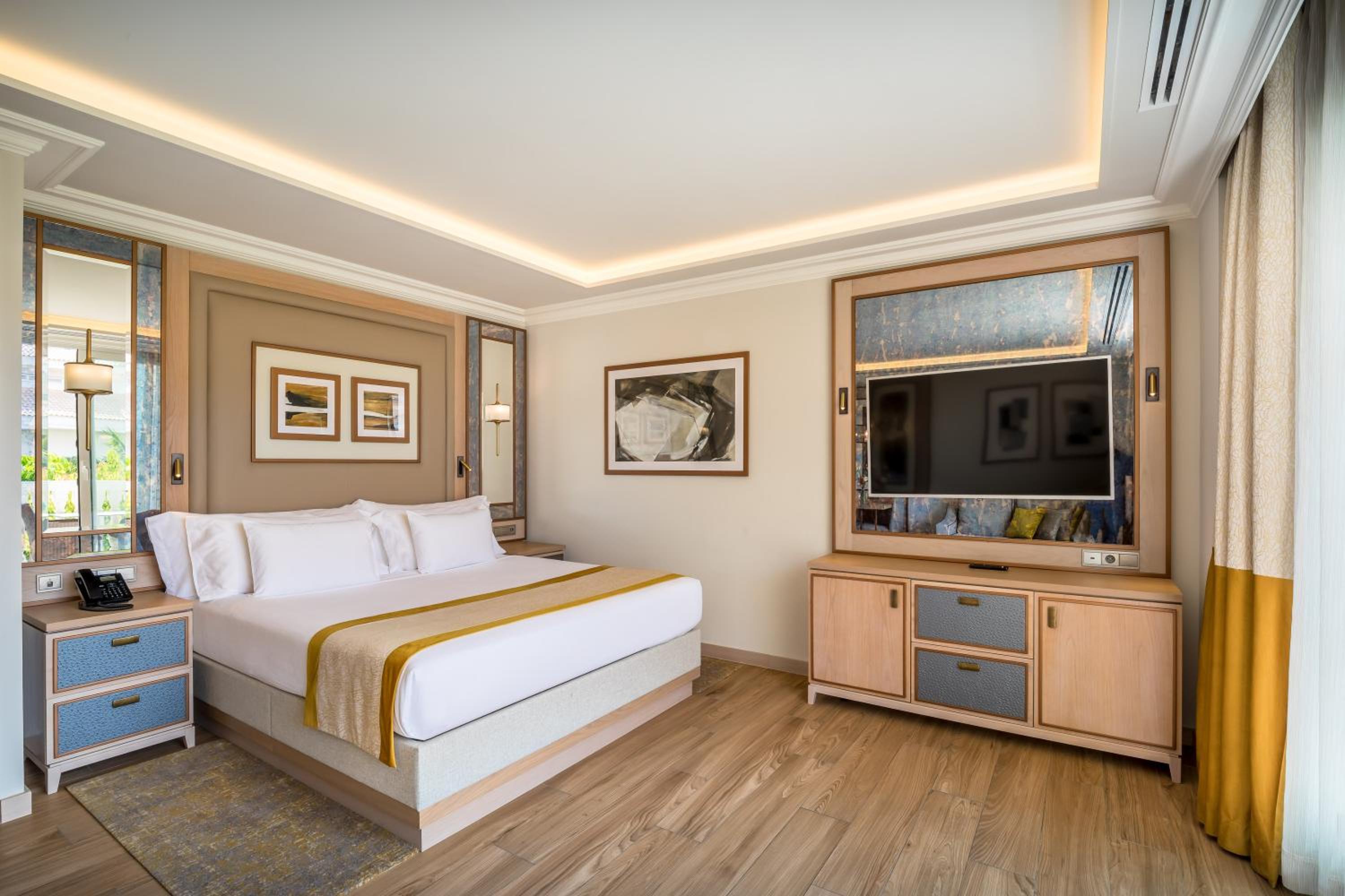 Deluxe Room - Photo 5