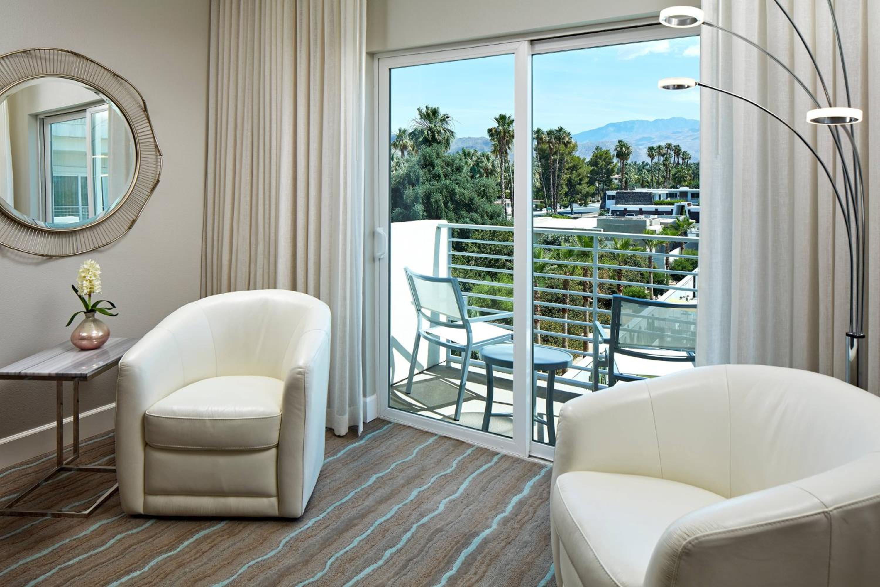 Grand King Suite with Balcony and Mountain View photo 3
