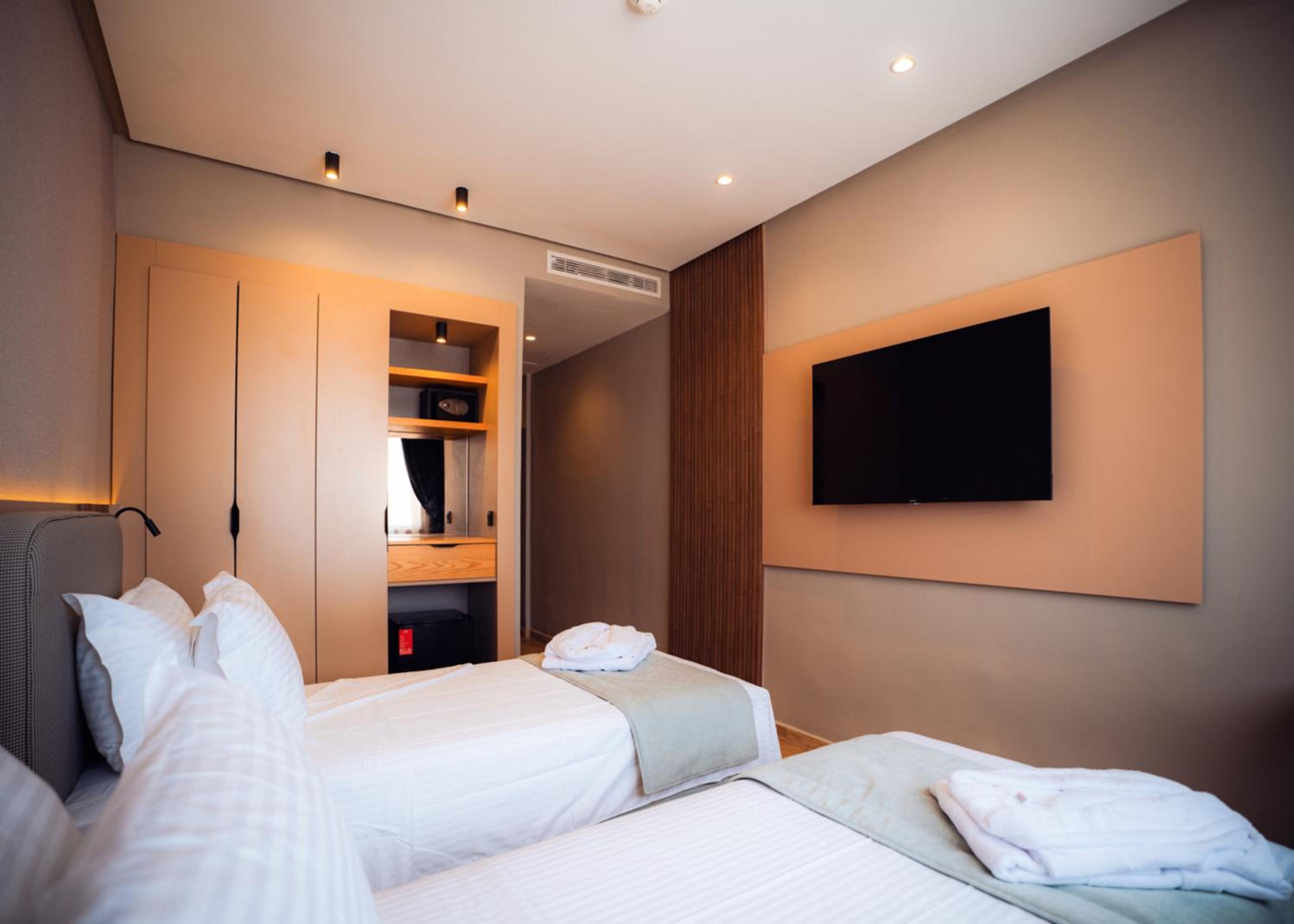Deluxe Room with Sea View - Photo 8