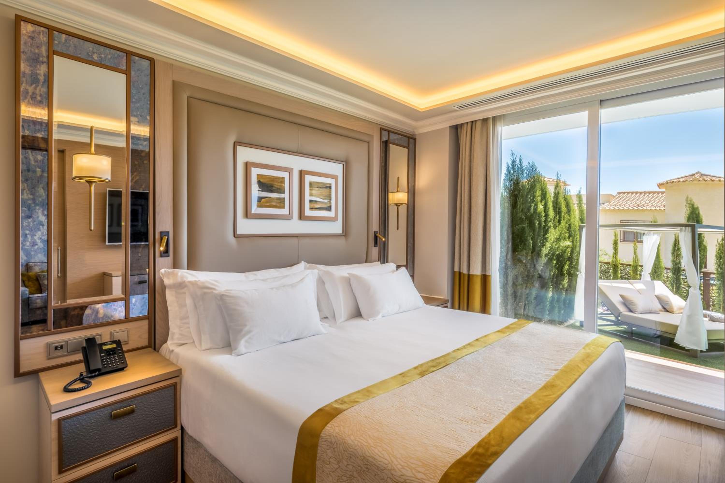 Deluxe Junior Suite - Photo 1