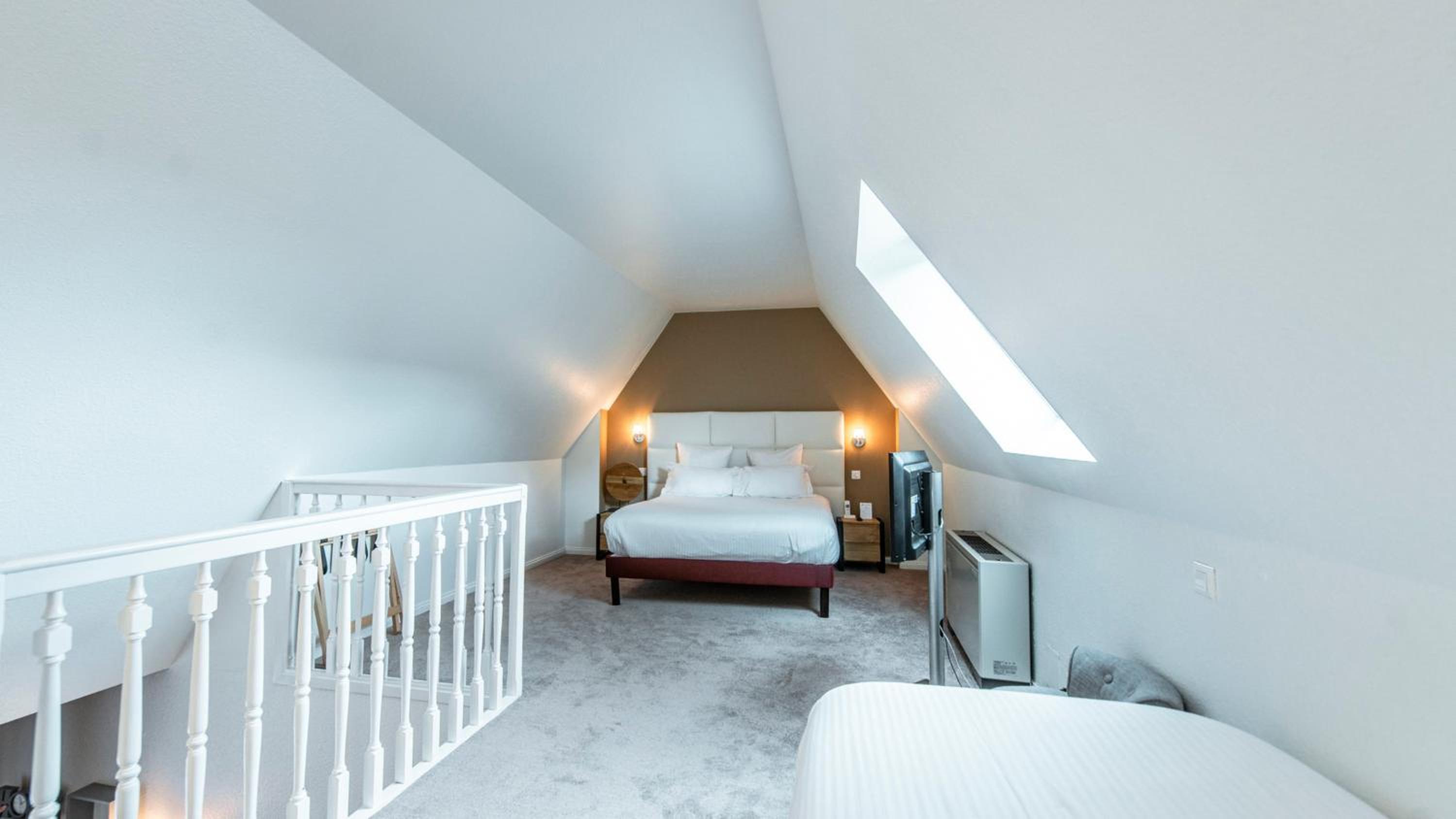 Suite with Double Bed - Photo 2