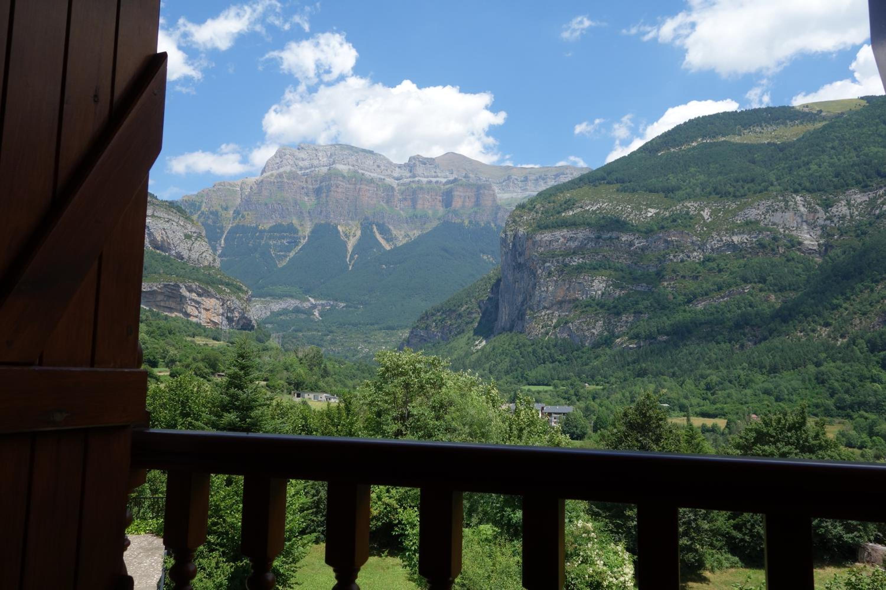 Double or Twin Room with Mountain View photo 3