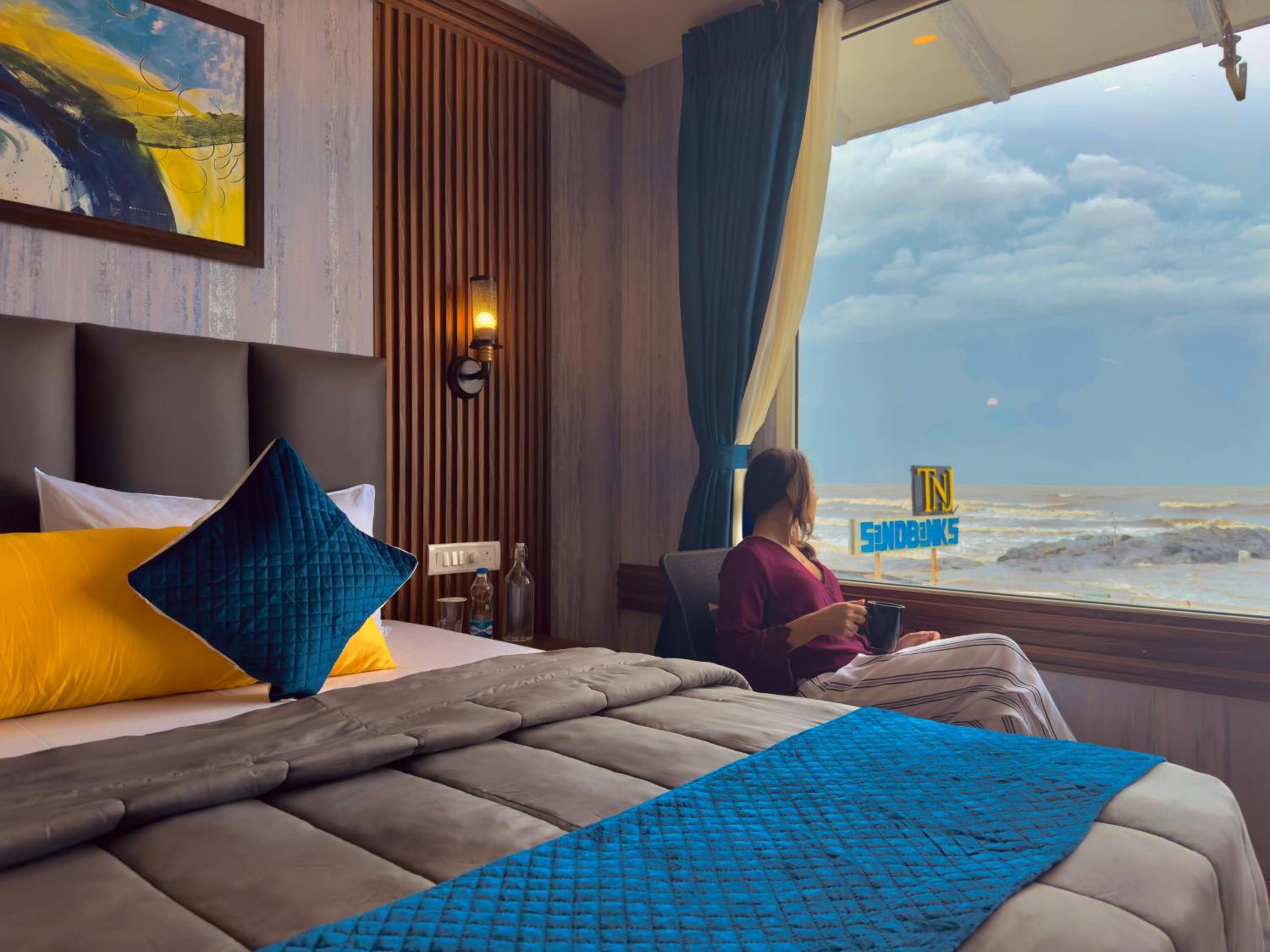 Deluxe Double Room with Sea View - Photo 2