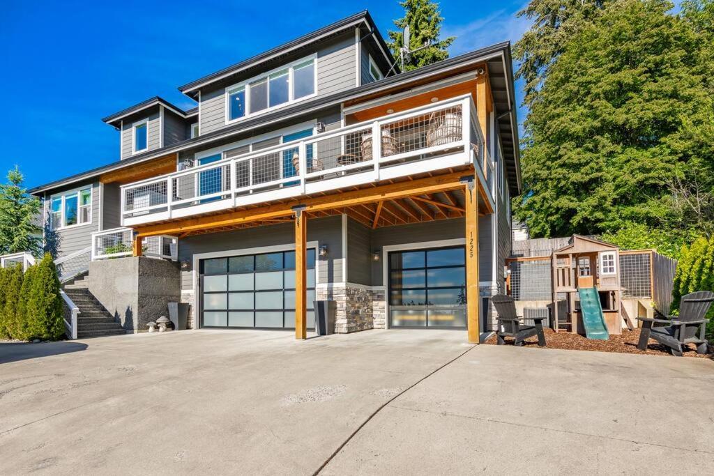 Three-Bedroom House photo 2