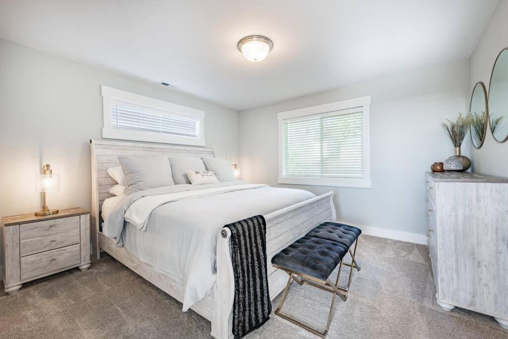 Three-Bedroom House photo 3