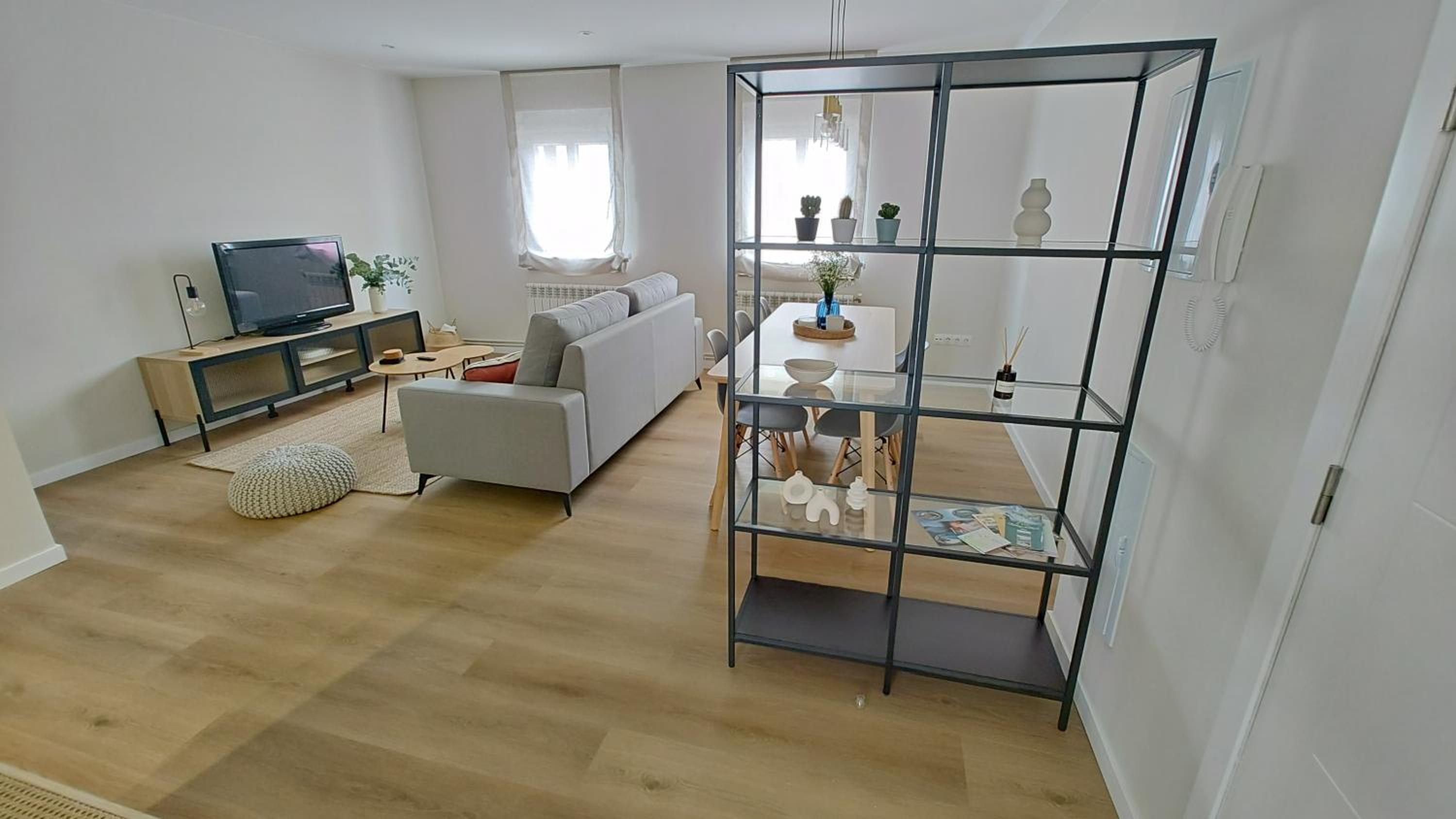 Three-Bedroom Apartment photo 2