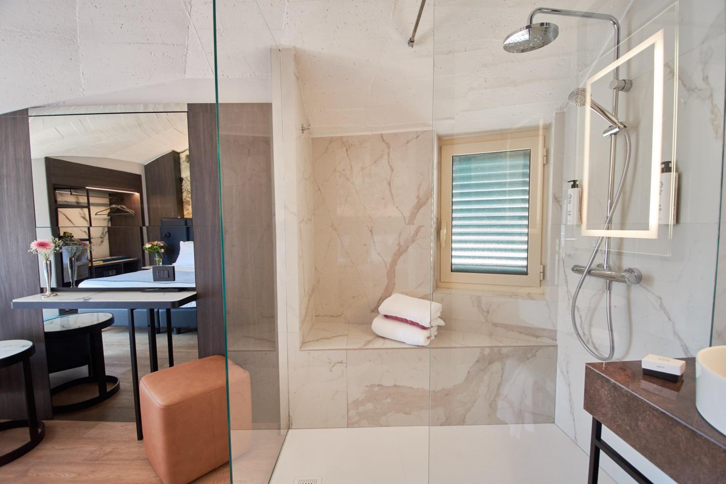 Superior Double Room - Photo 11