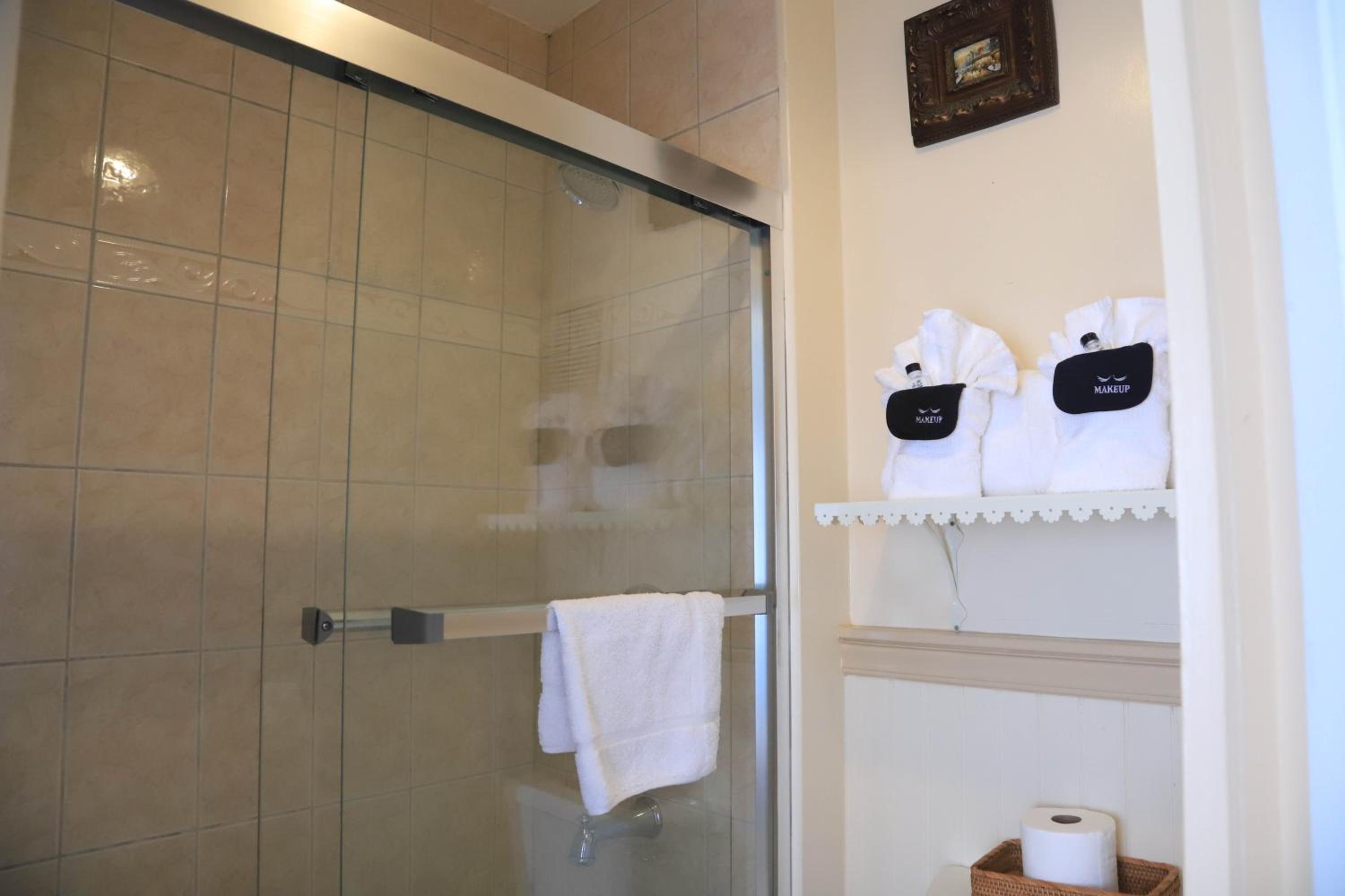 Queen Room - Photo 8