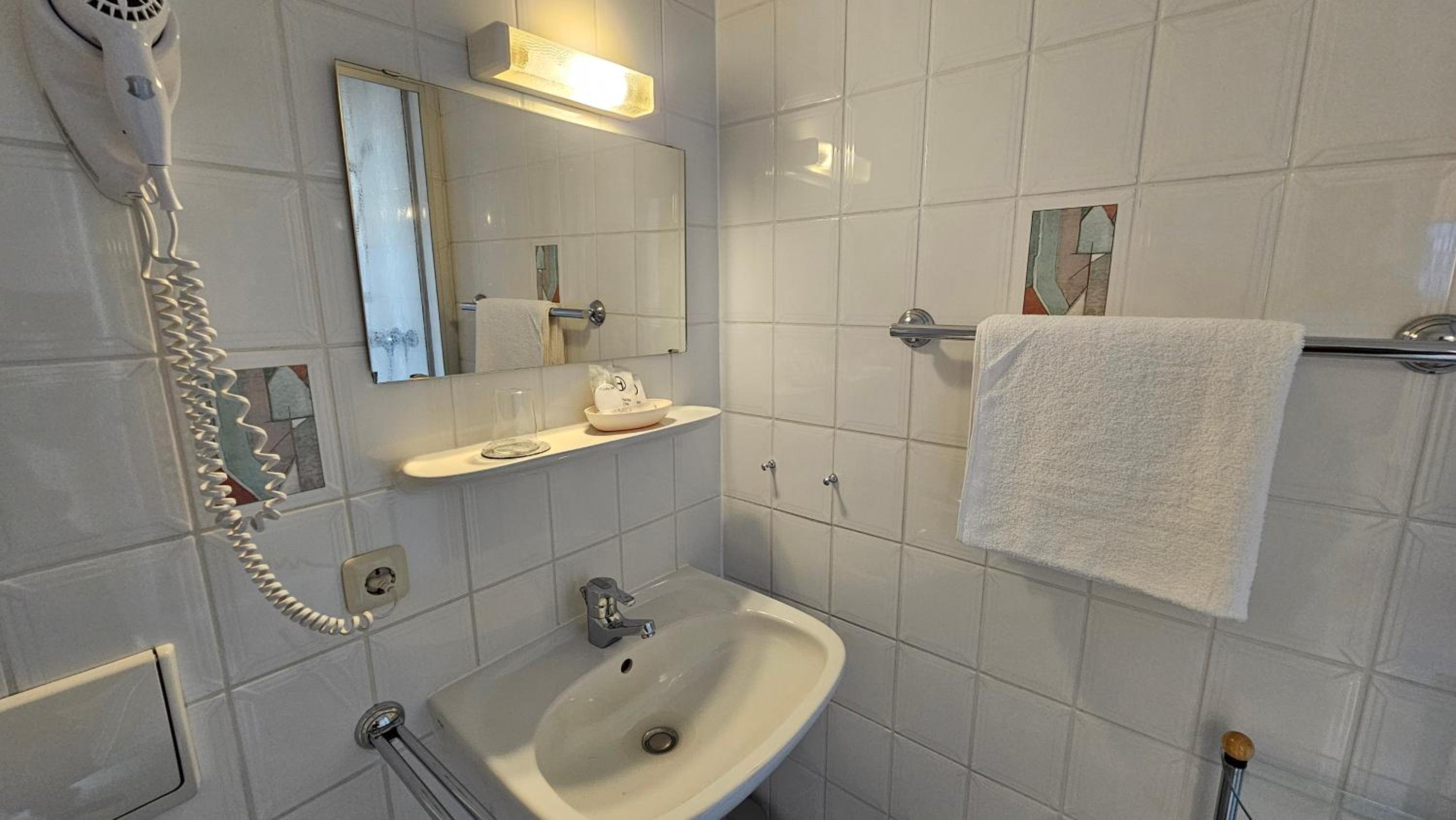 Single Room with Private Bathroom photo 2