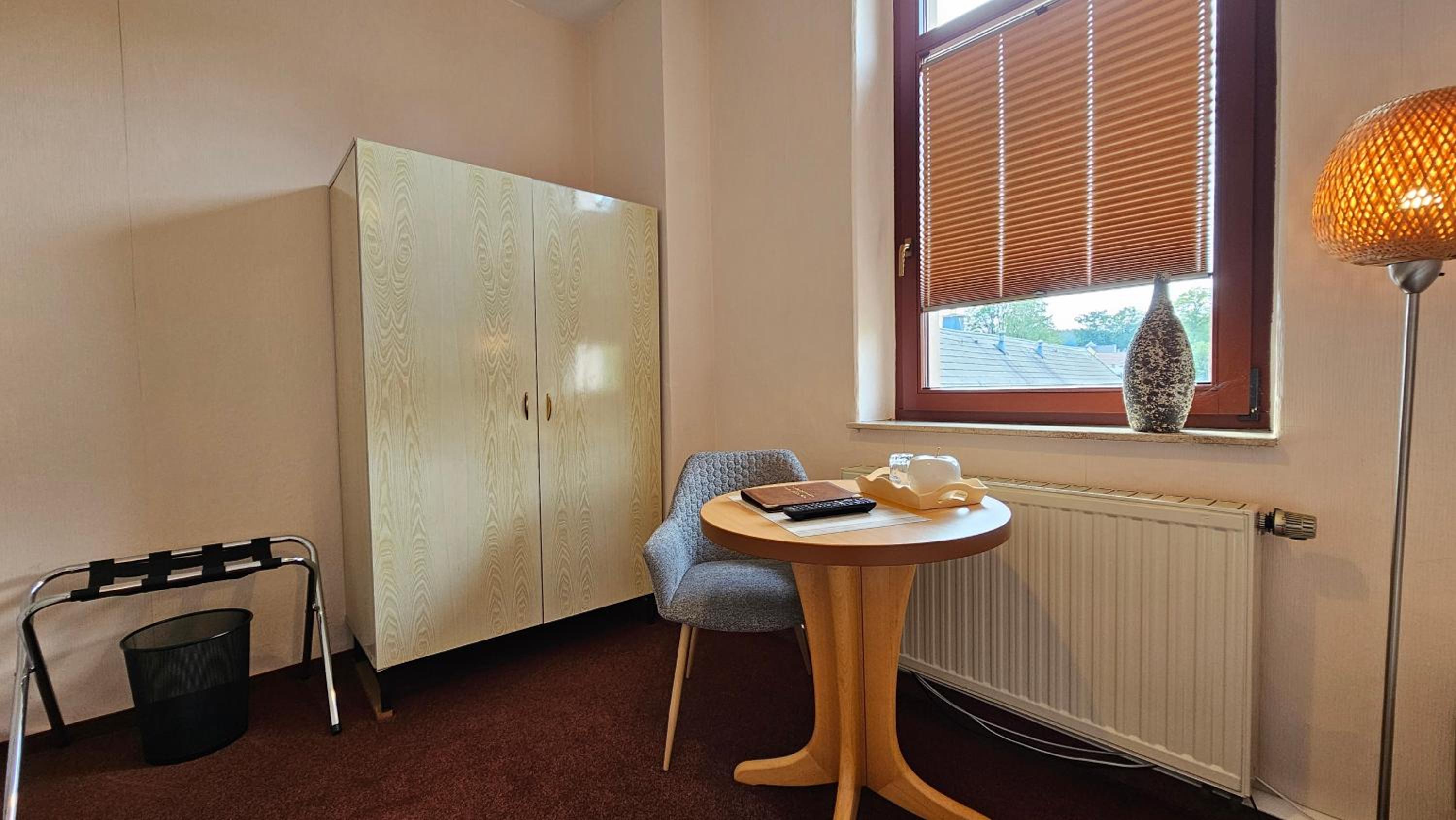 Single Room with Private Bathroom photo 2