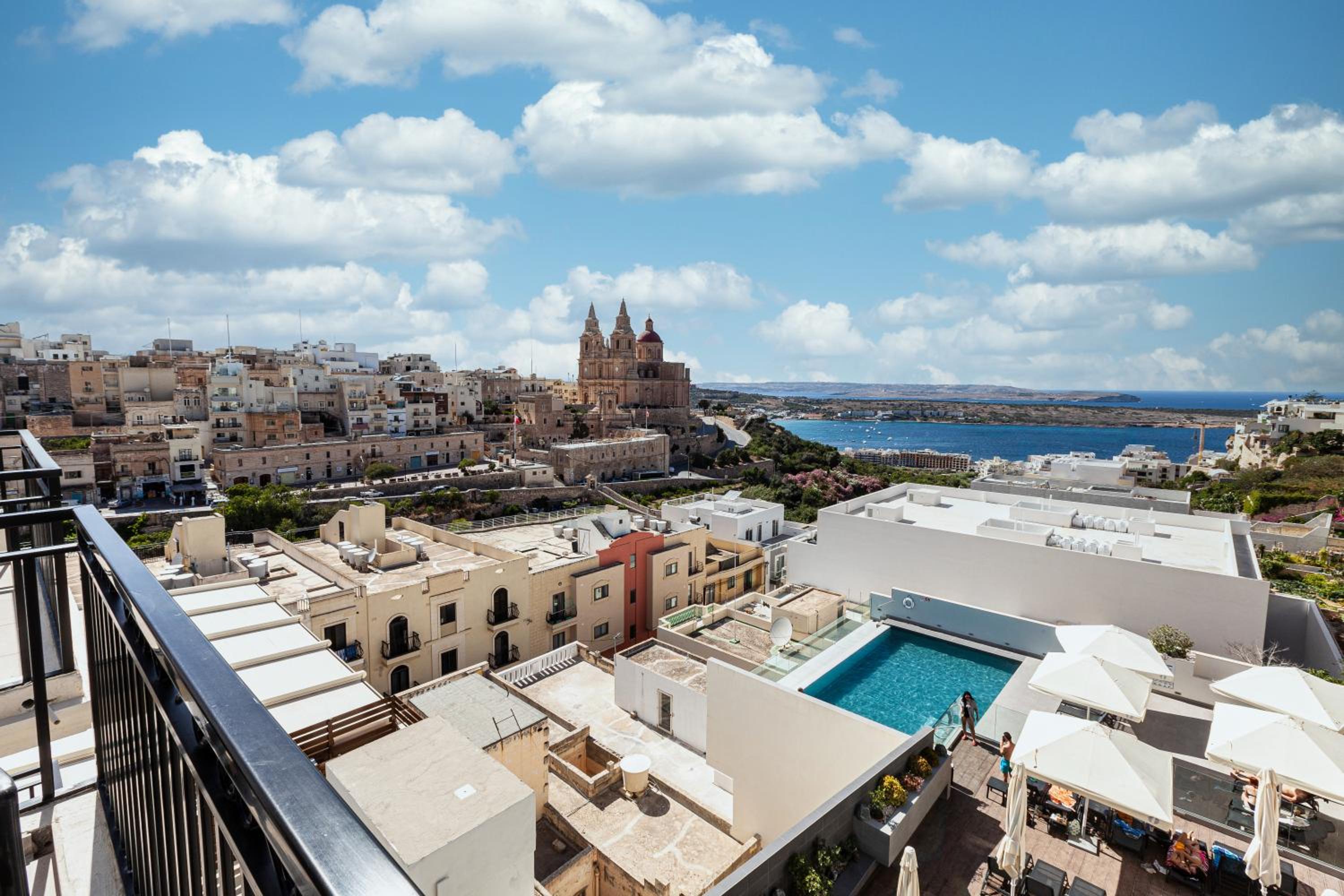 One-Bedroom Apartment with Sea View - Photo 2