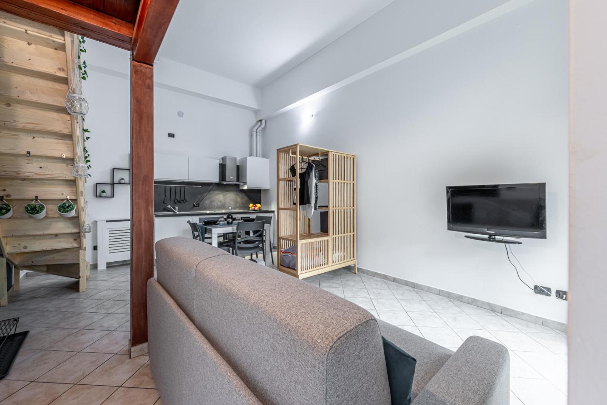 One-Bedroom Apartment photo 1
