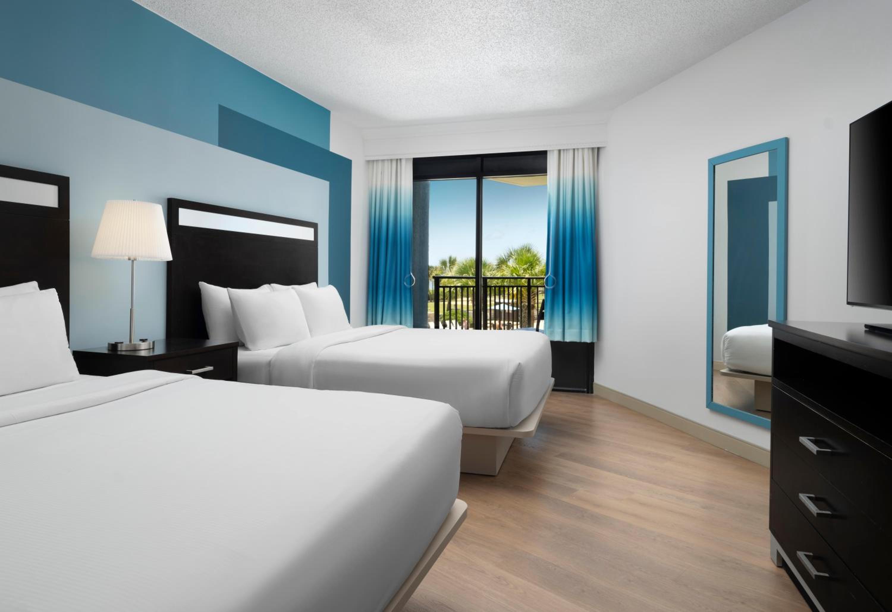 2 Queen Partial Oceanview with Balcony - Photo 8