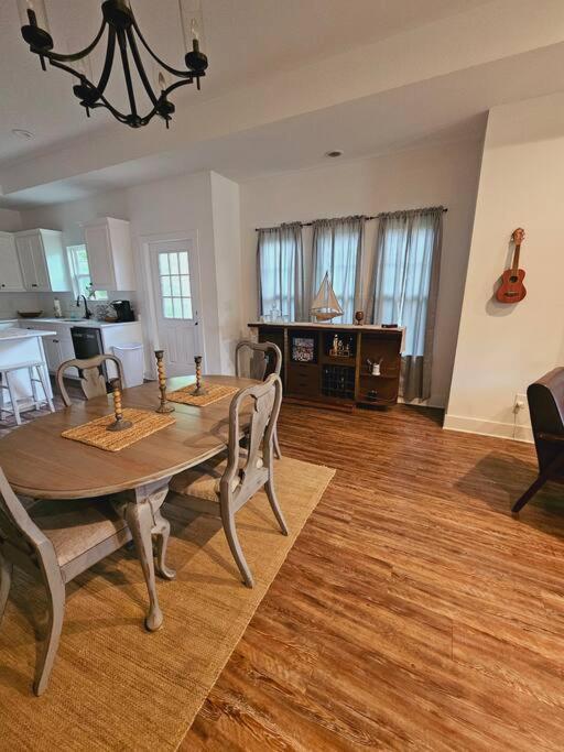 Three-Bedroom House photo 3