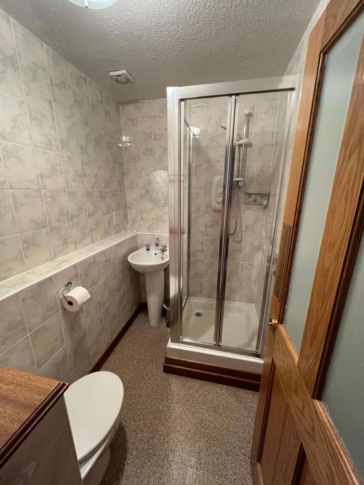 Twin Room with Private Bathroom photo 3