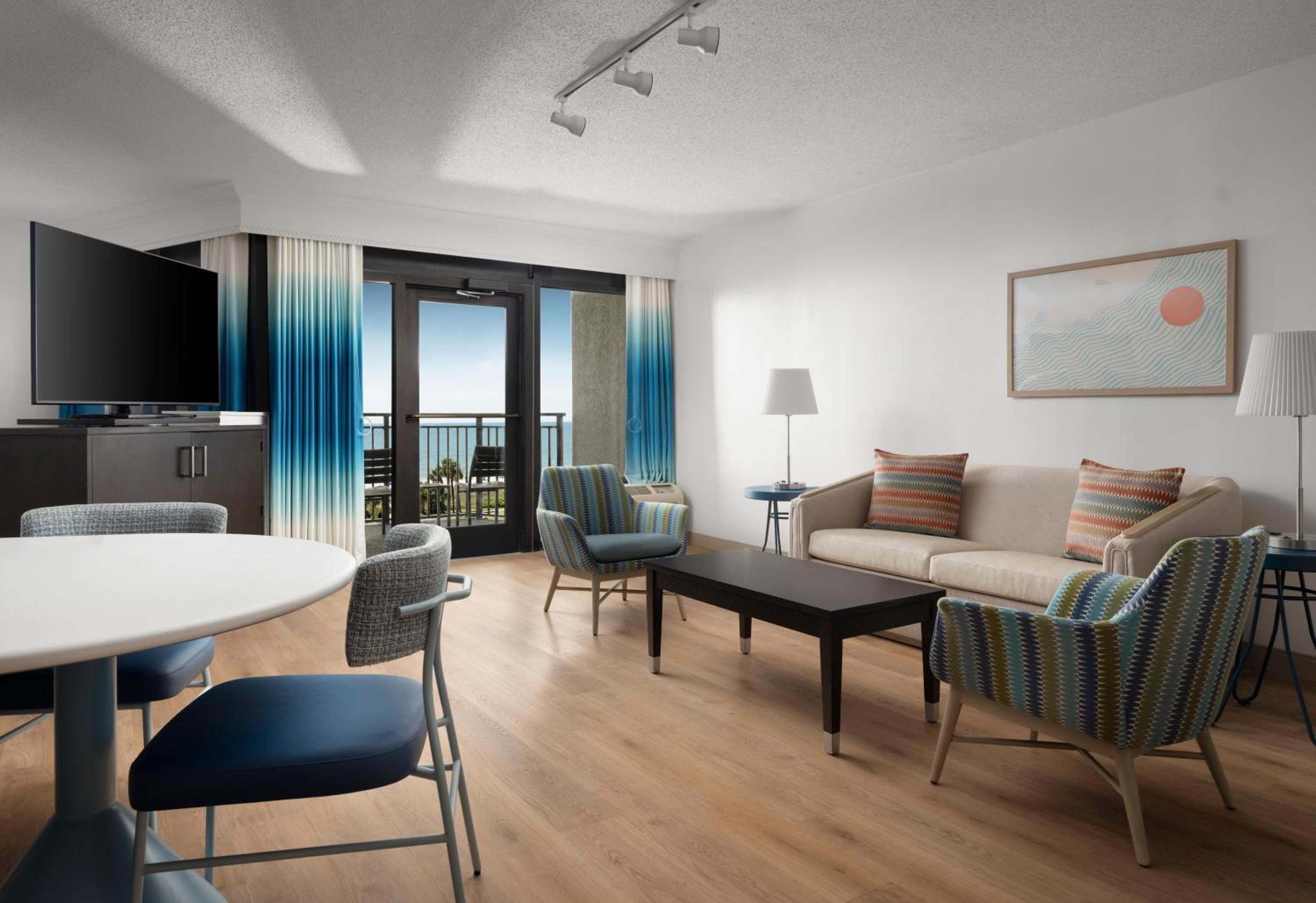 Large Oceanview suite -1 King Bed  - Photo 1