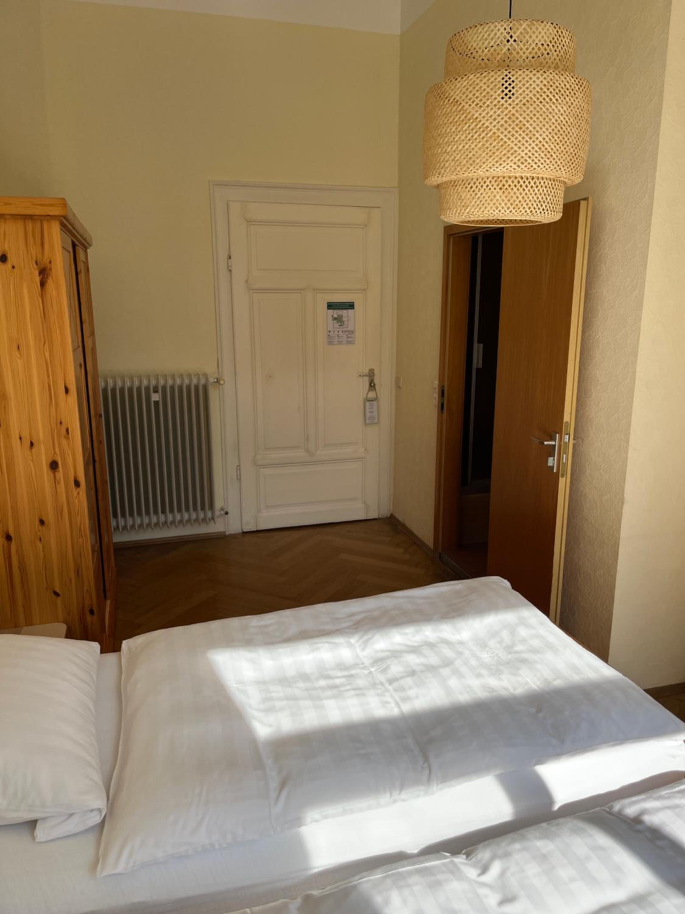 Double Room with Private Bathroom - Photo 3