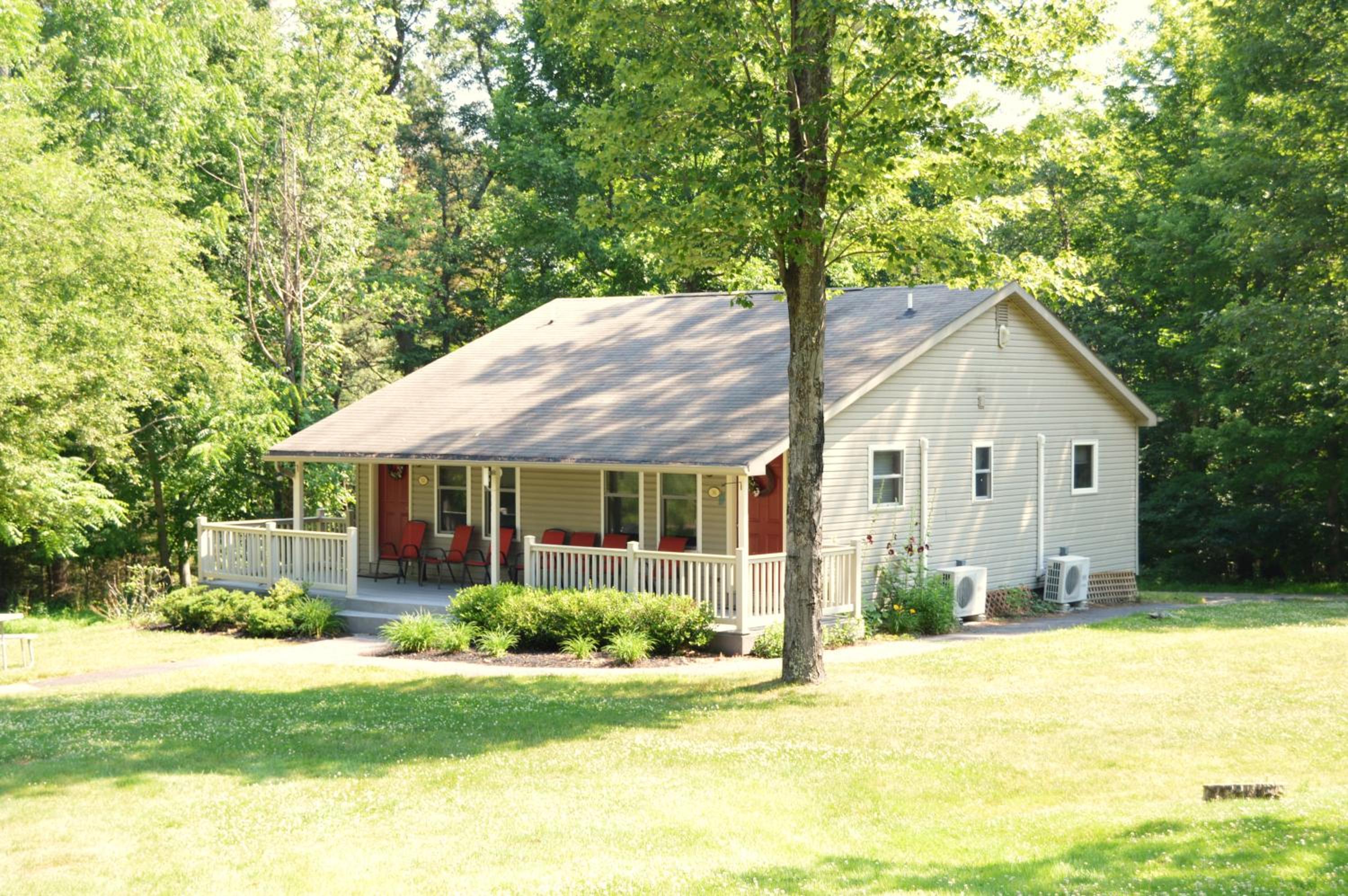 Queen Duplex Cottage - Photo 3