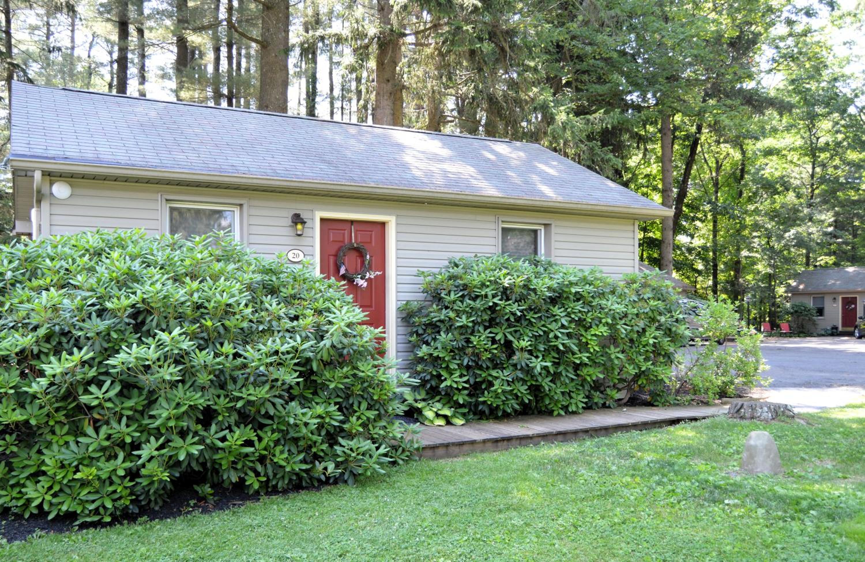 Cottage with Queen Bed - Photo 3