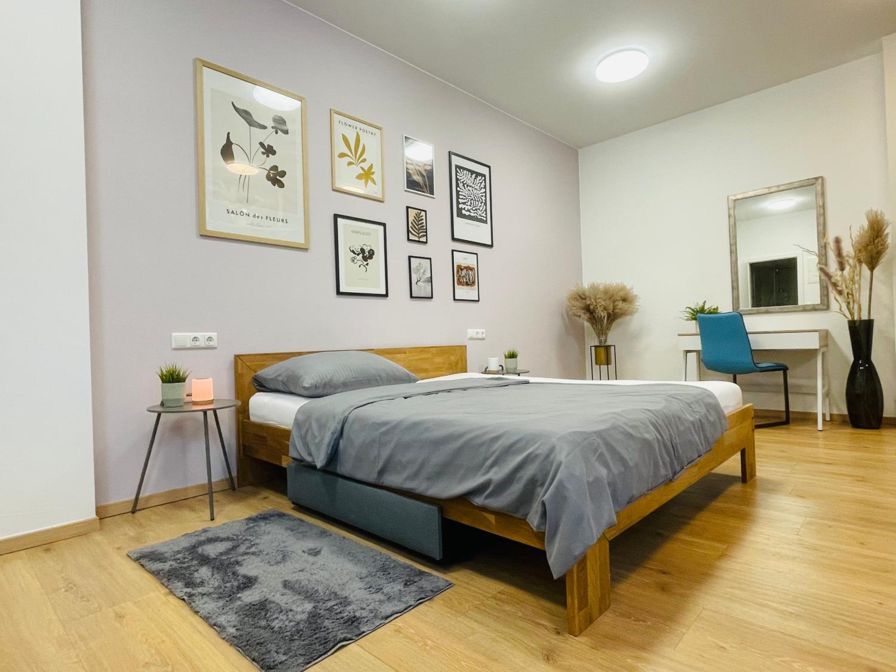 One-Bedroom Apartment photo 1