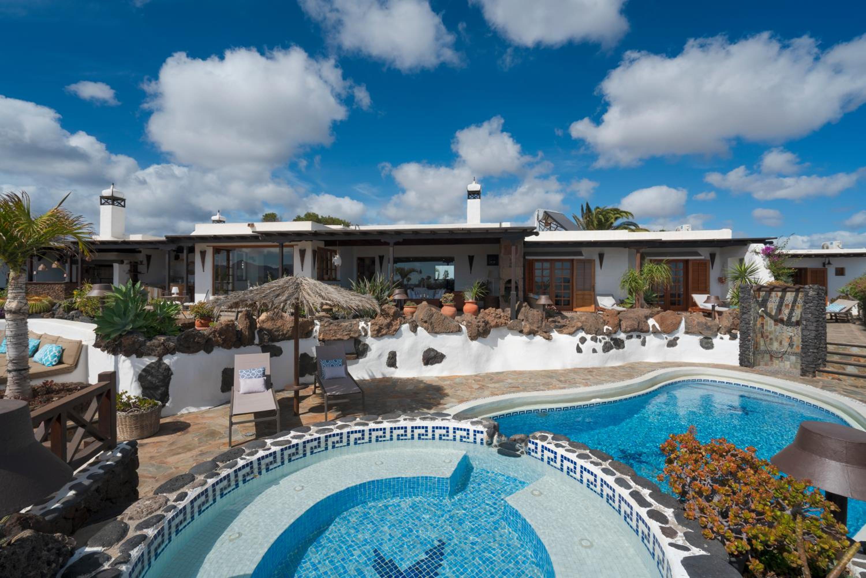 Villa photo 2