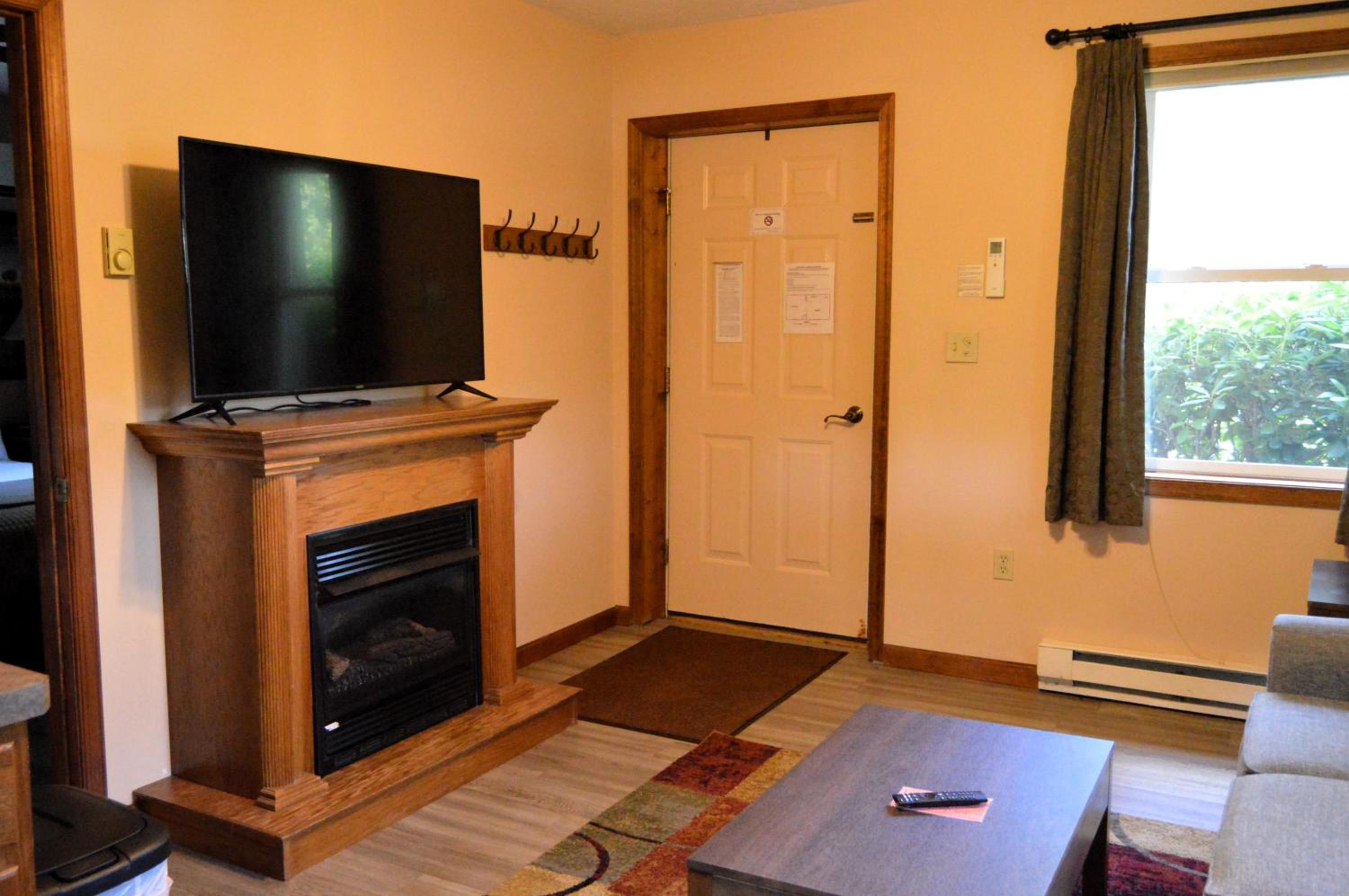 Cottage with Queen Bed - Photo 6