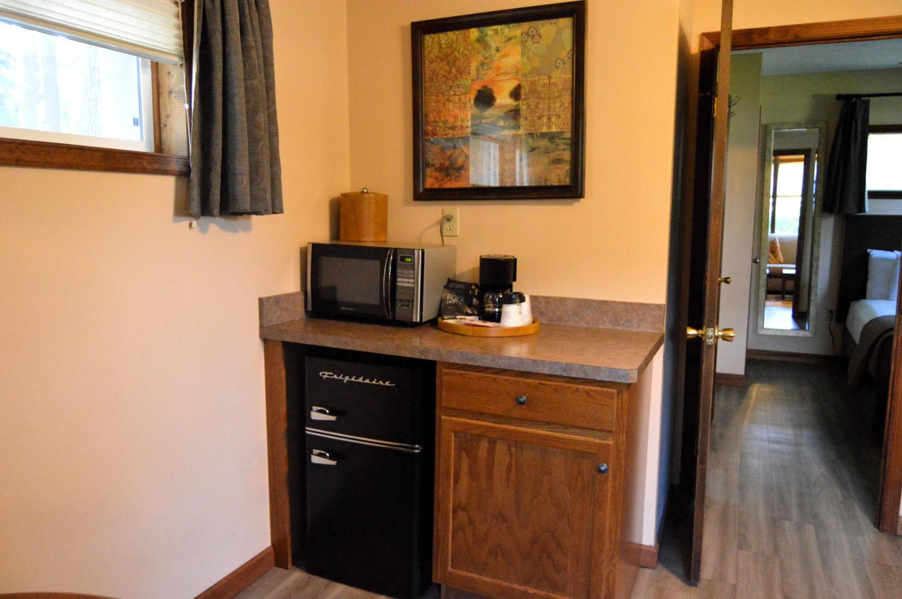Cottage with Queen Bed - Photo 5