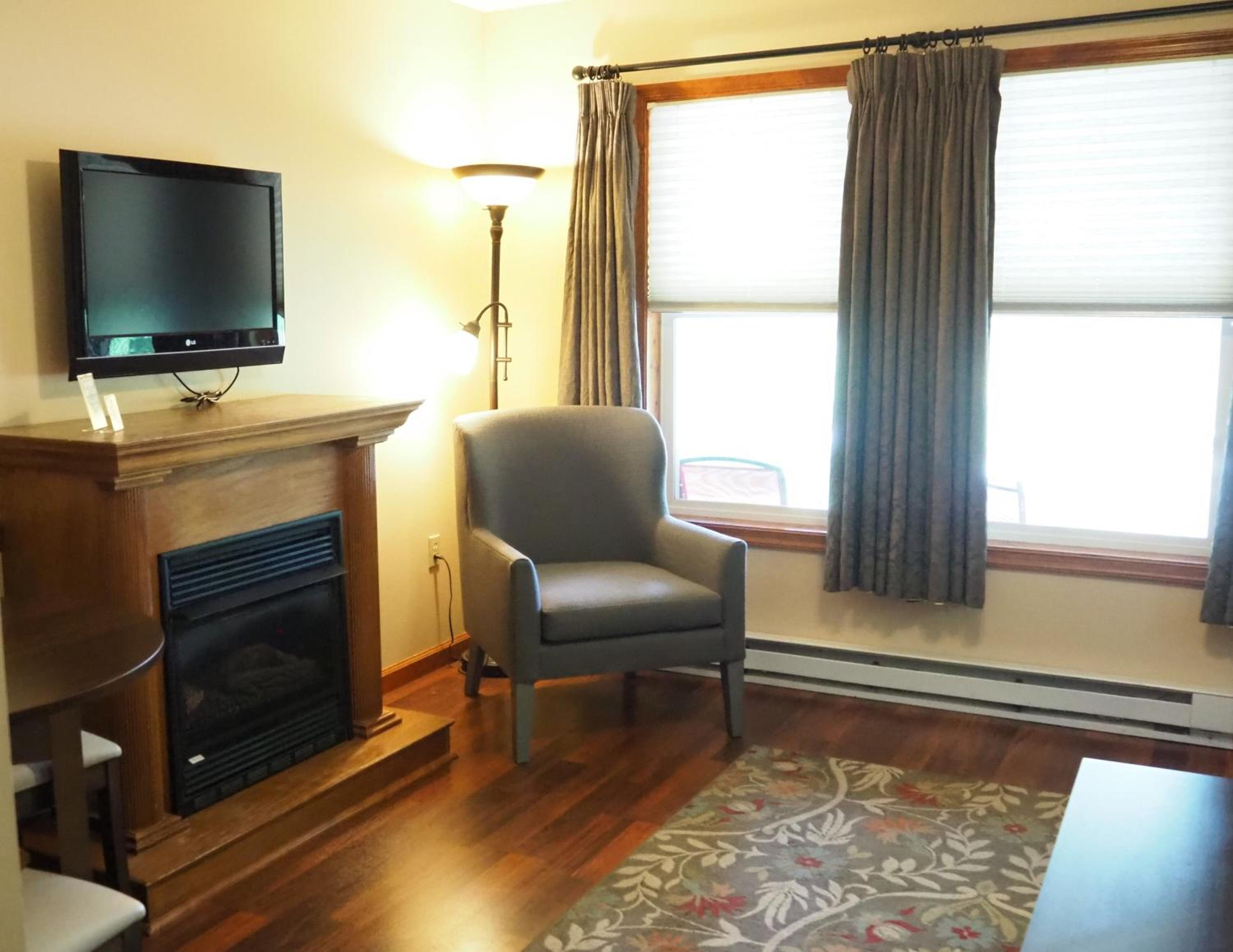 Queen Duplex Cottage - Photo 1
