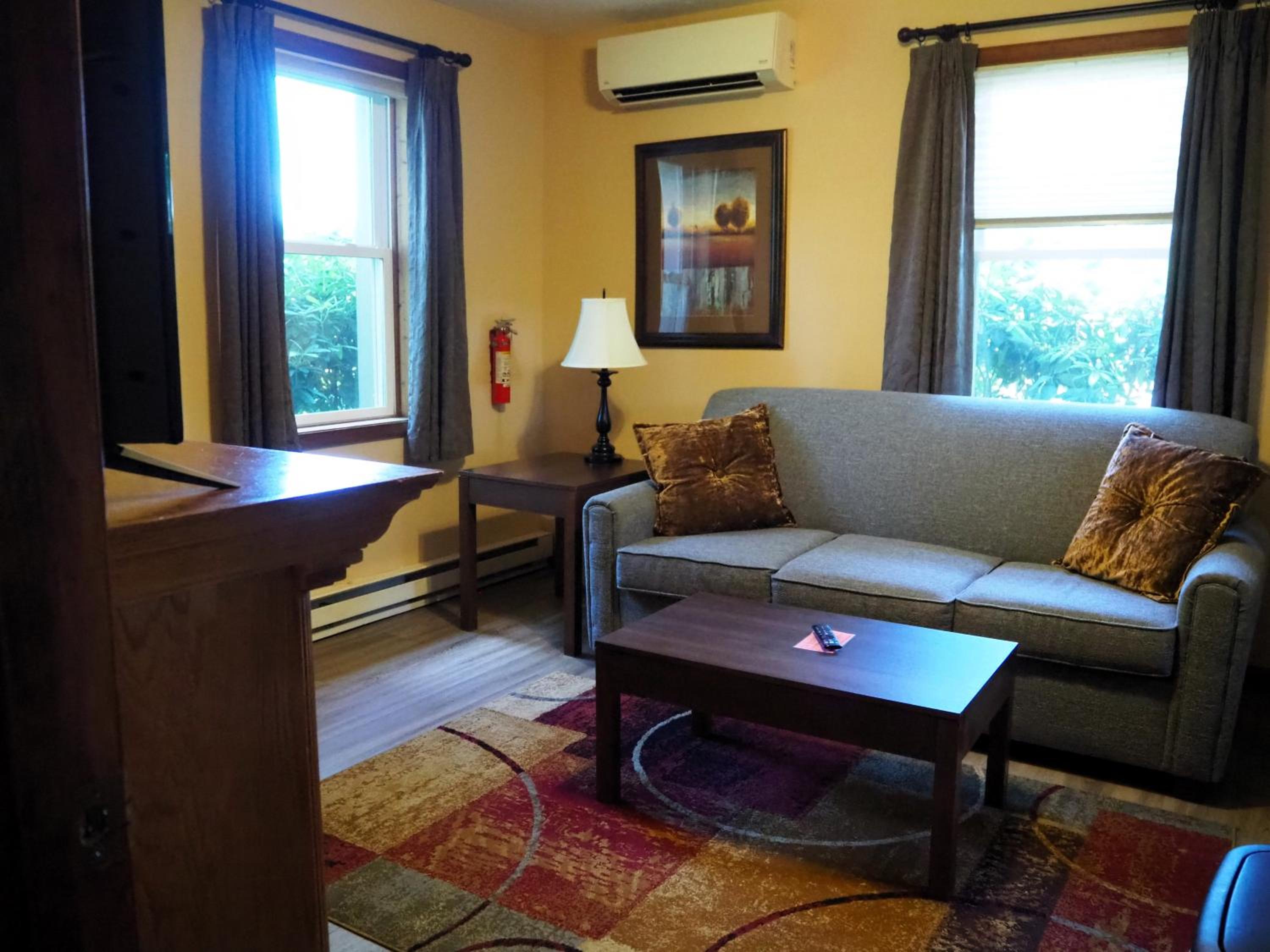 Cottage with Queen Bed - Photo 7