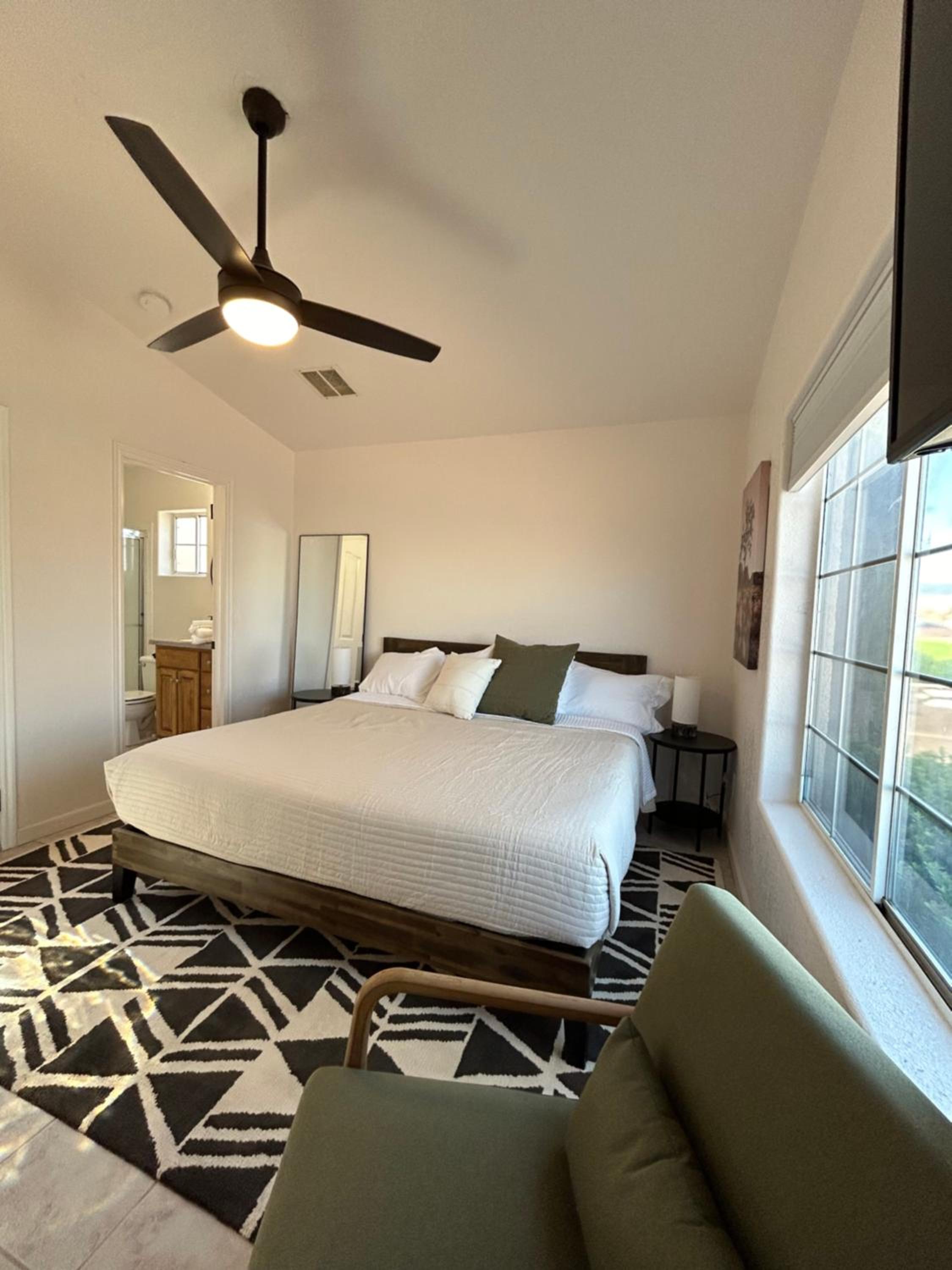 Deluxe King Room photo 1