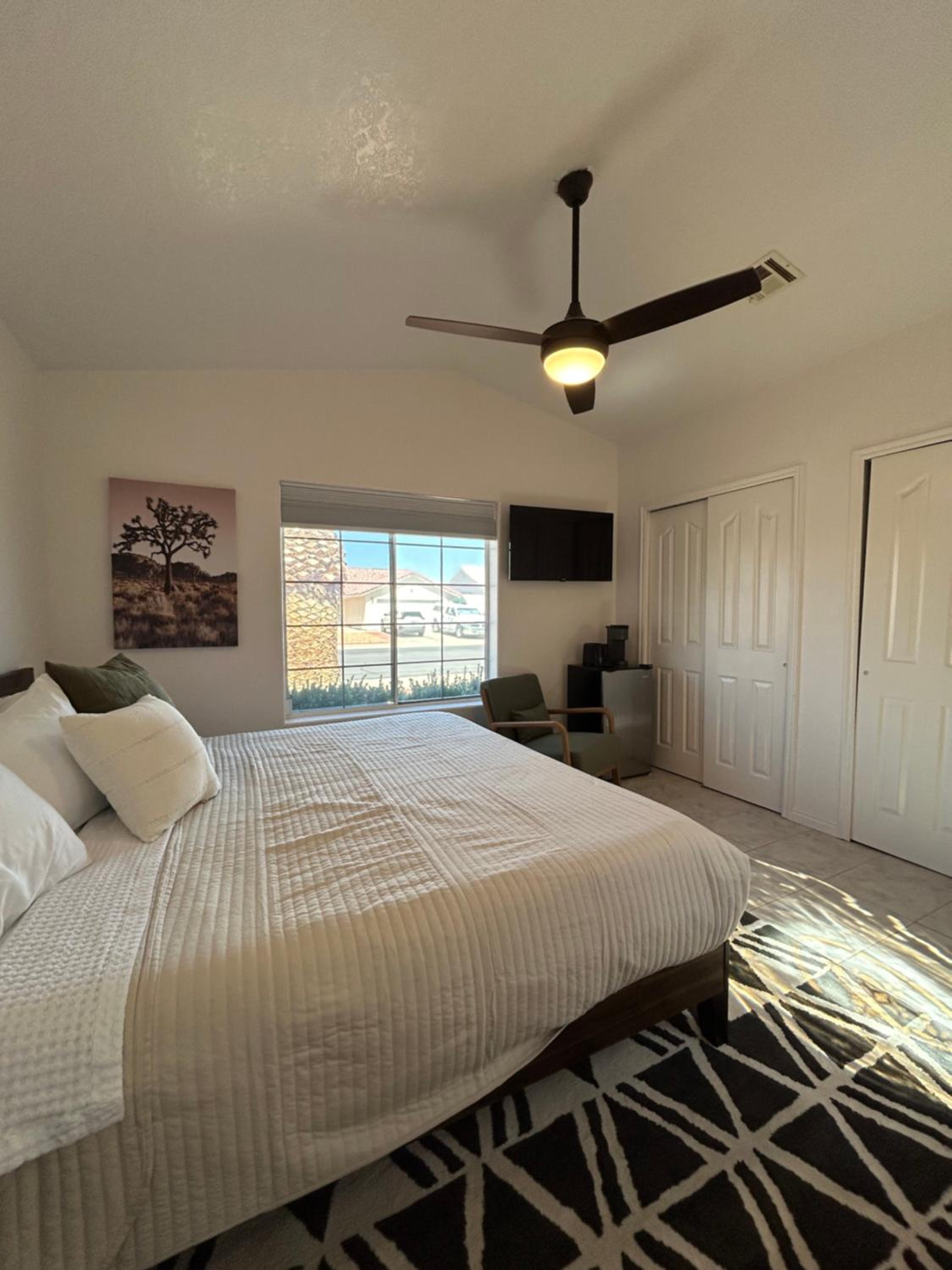 Deluxe King Room photo 2