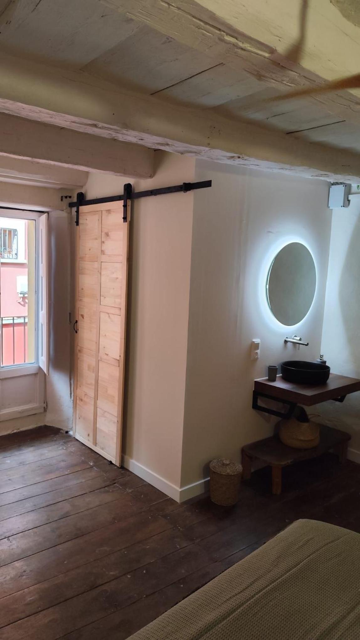 Deluxe Queen Room - Photo 2