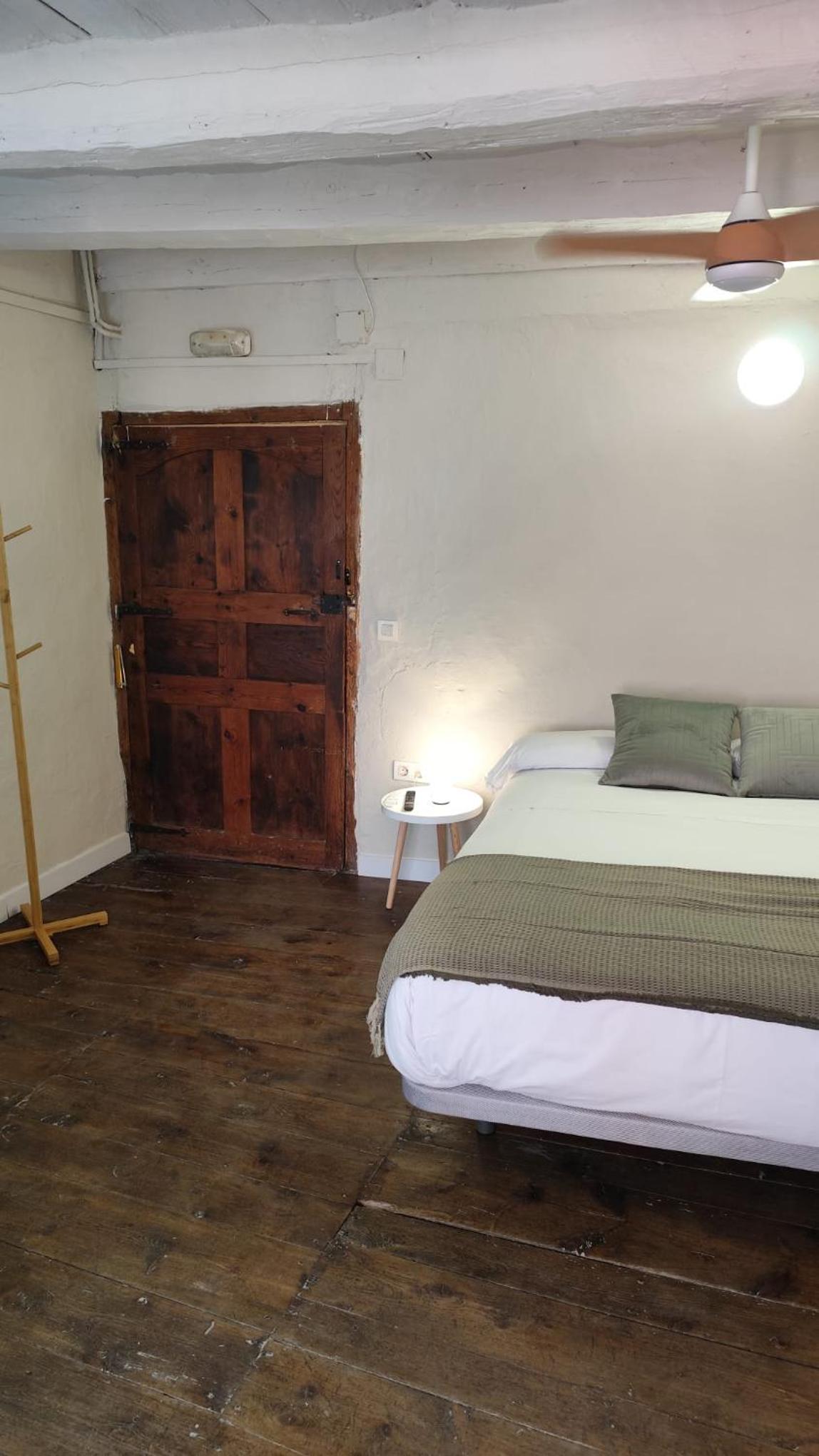 Deluxe Queen Room - Photo 9