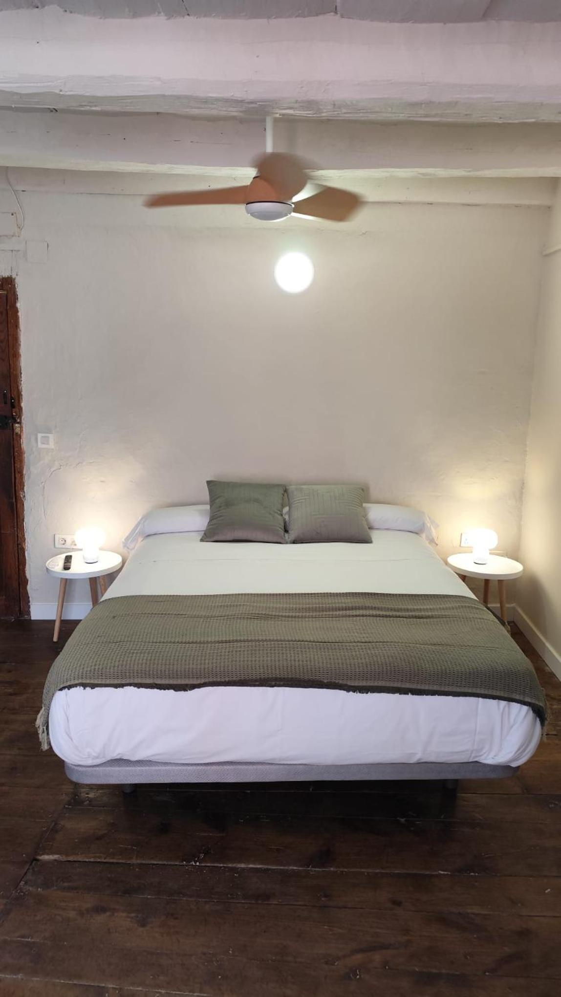 Deluxe Queen Room - Photo 4