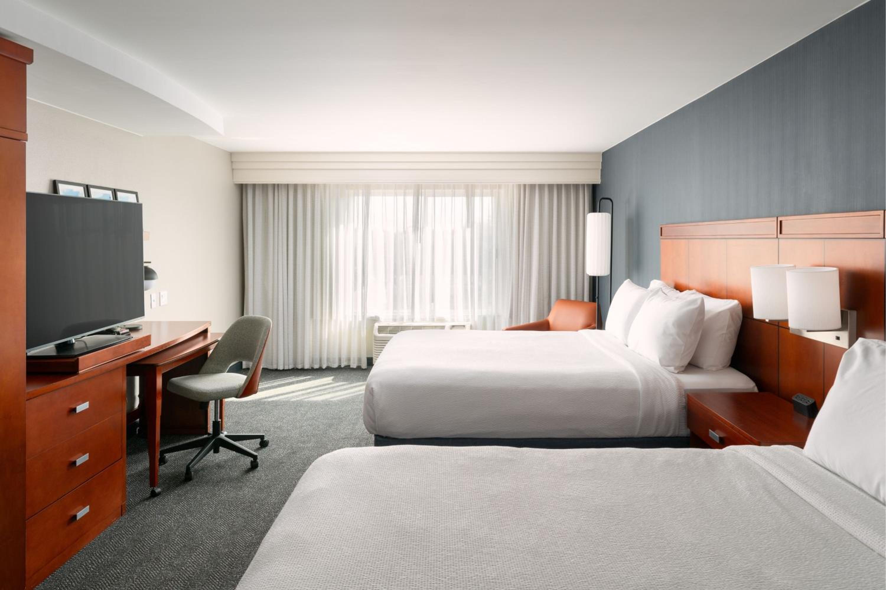 Queen Room with Two Queen Beds - Photo 1