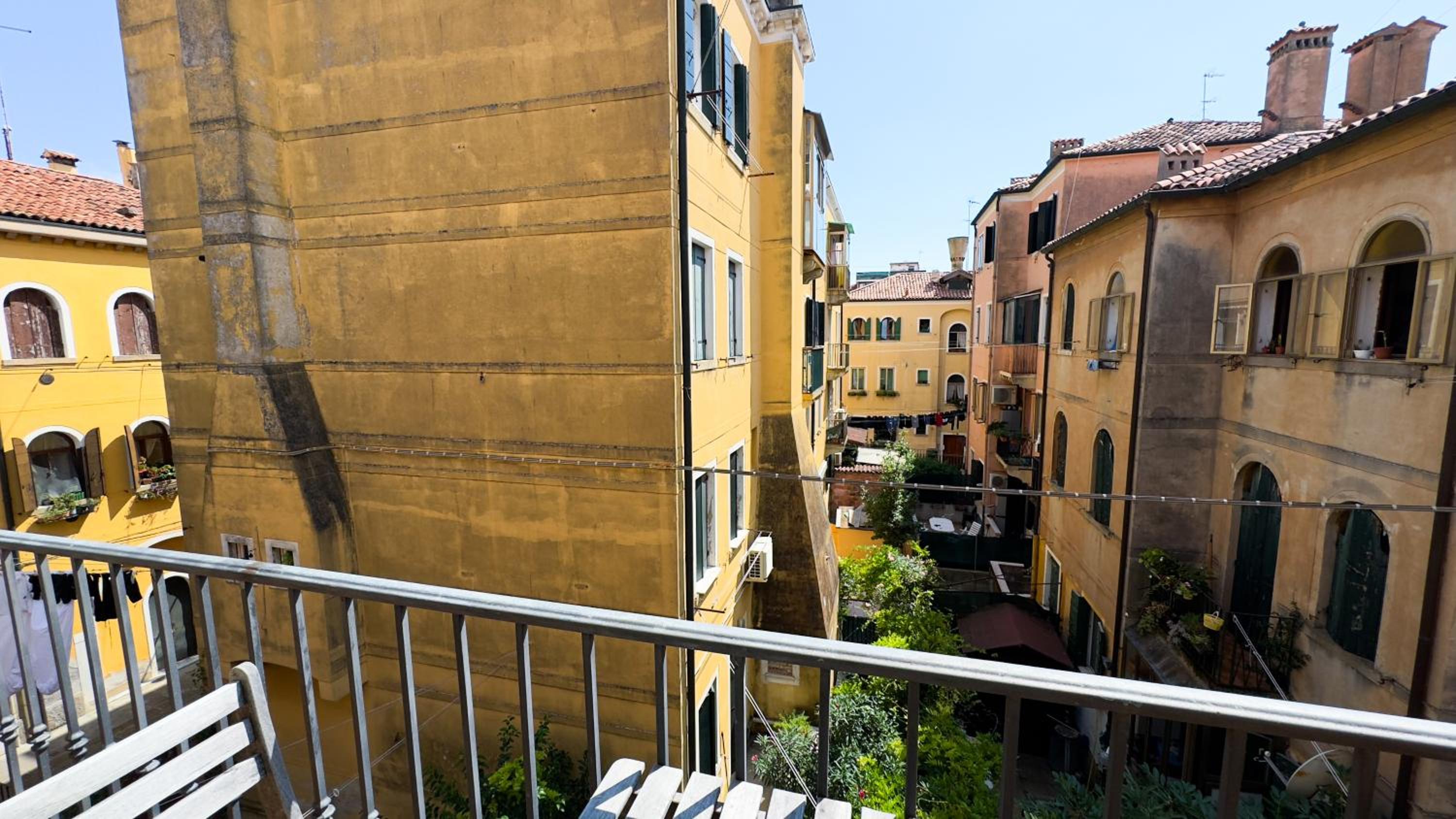 Apartment photo 2