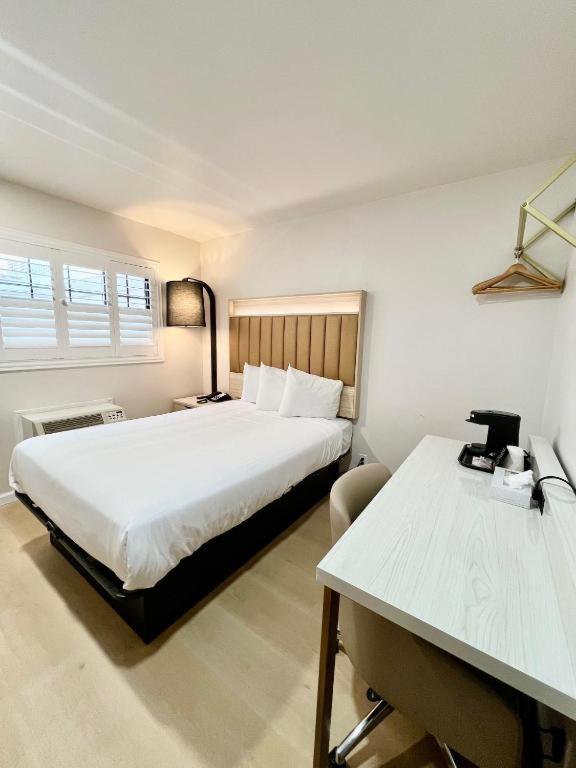 Standard Room with One Double Bed - Non-Smoking photo 1