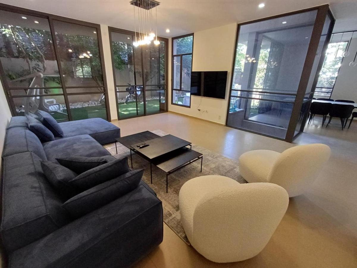 Villa photo 1
